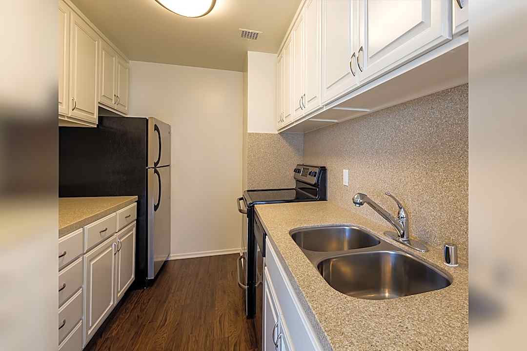 Barrington Plaza 11740 Wilshire Blvd Los Angeles Ca Apartments For Rent Rent Com