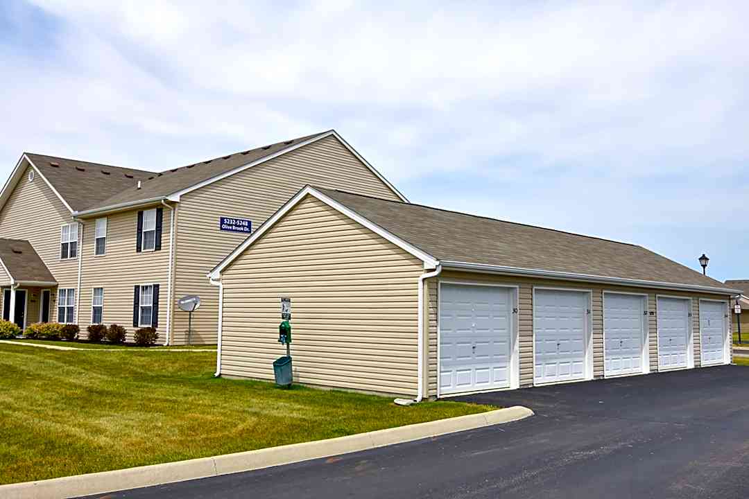 Ashbrook Run 5222 Flower Valley Dr Canal Winchester Oh Apartments For Rent Rent Com