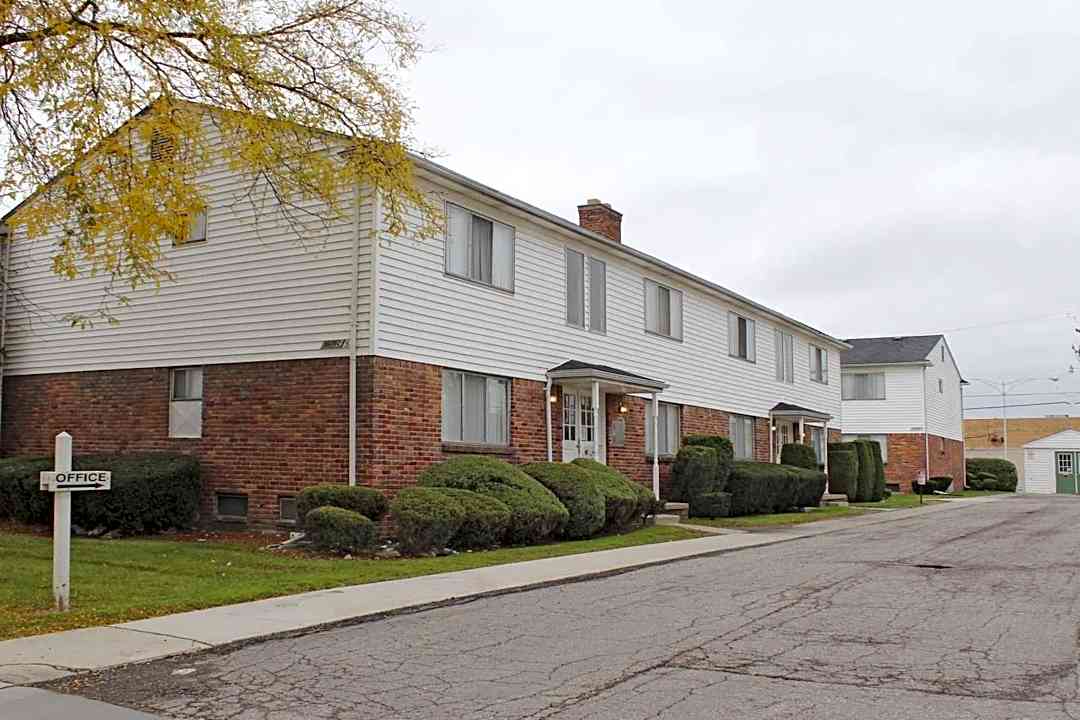 63 Minimalist Apartments on 12 mile and gratiot 