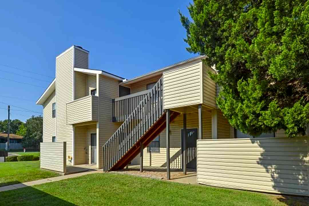 Eagle Creek Apartments - 9550 E Lincoln St Wichita Ks Apartments For Rent Rentcom