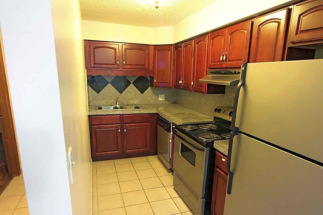 Stone Falls 320 North Larkin Joliet Il Apartments For Rent Rent Com