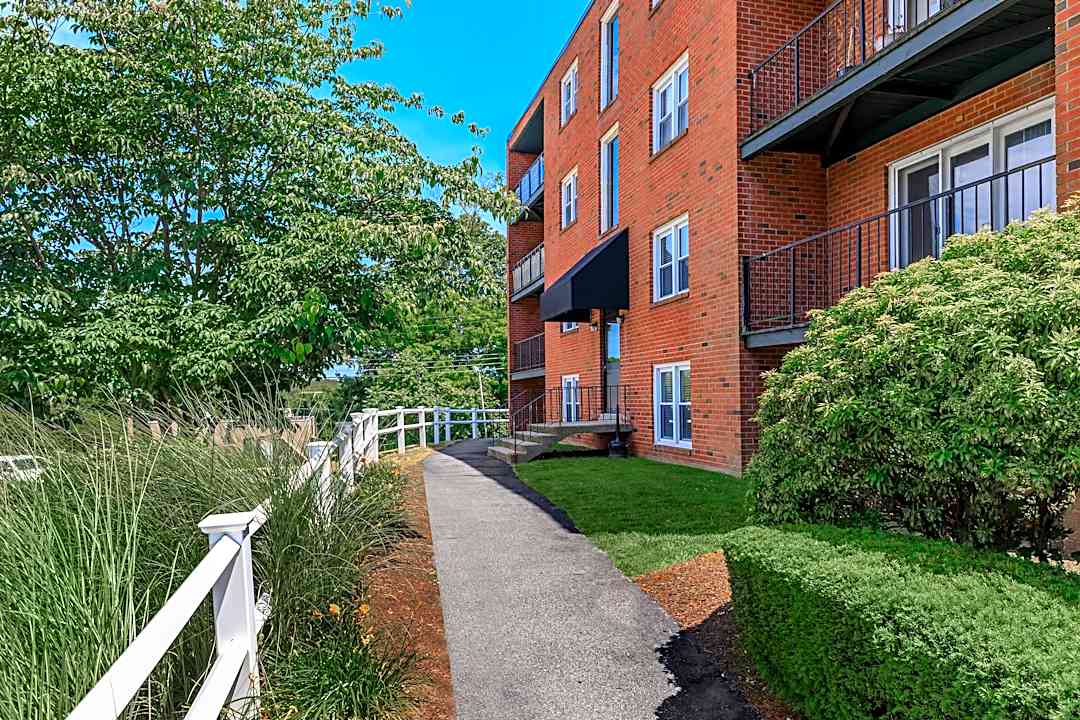 Groton Towers Place Apartments 39 Broad Street Ext Groton Ct Apartments For Rent Rent Com