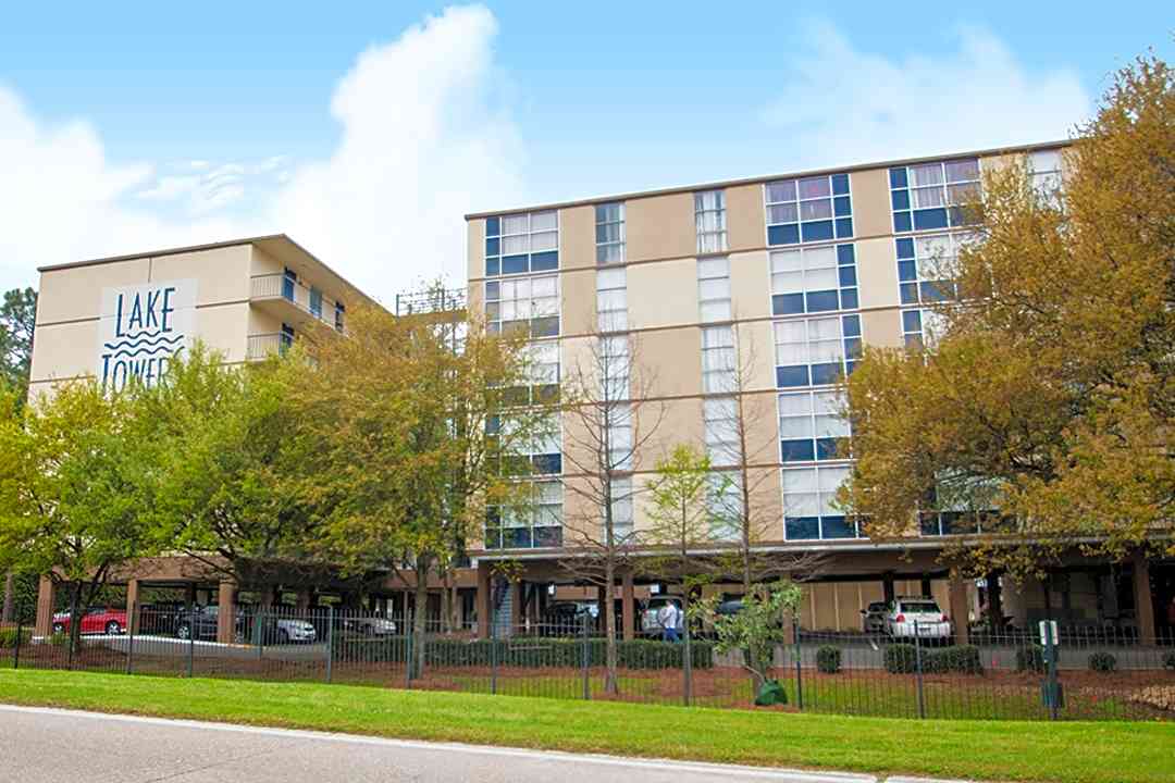 Lake Towers Apartments 999 N 9th St Baton Rouge La Apartments For Rent Rent Com