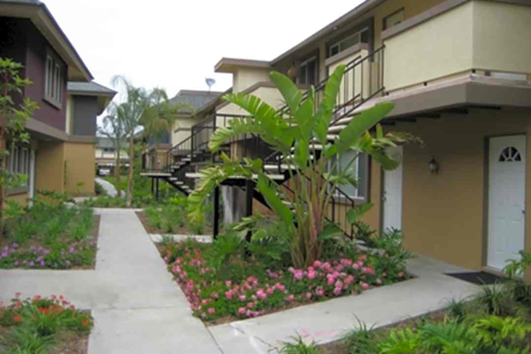 Avalon Apartments 14382 Red Hill Ave Tustin Ca Townhomes For Rent Rent Com