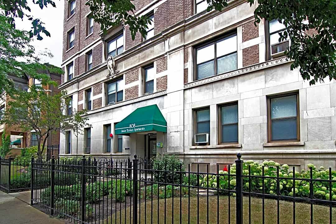 808 W Junior Terrace 808 W Junior Terrace Apt 603 Chicago Il Apartments For Rent Rent Com