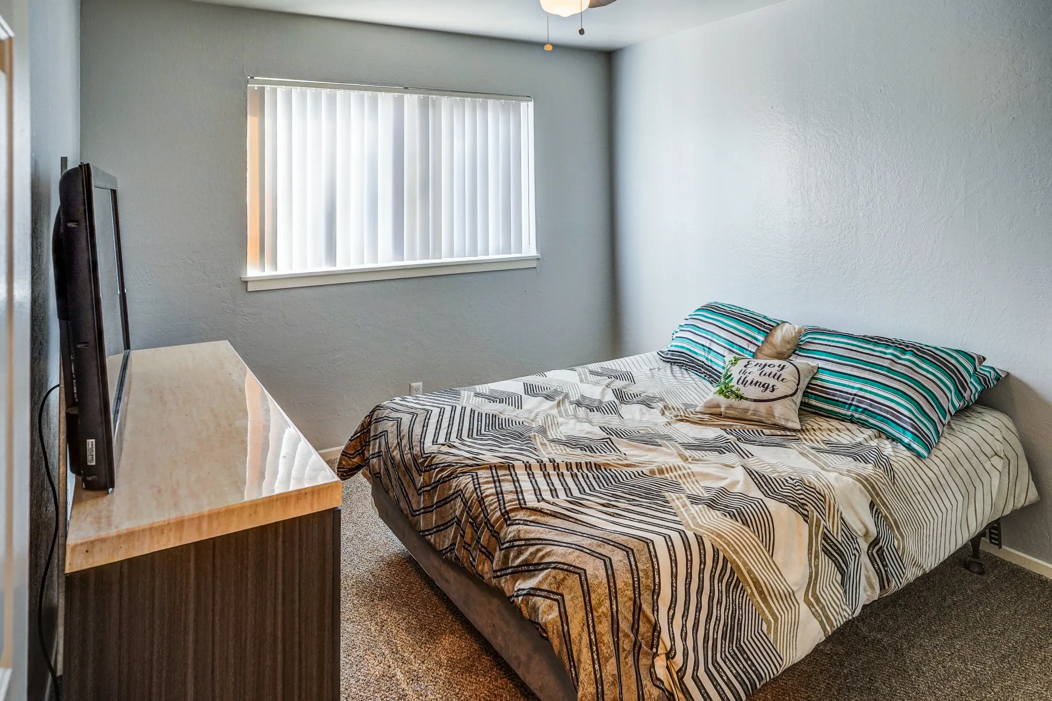 Bedroom - Sur Apartments - Sacramento, CA