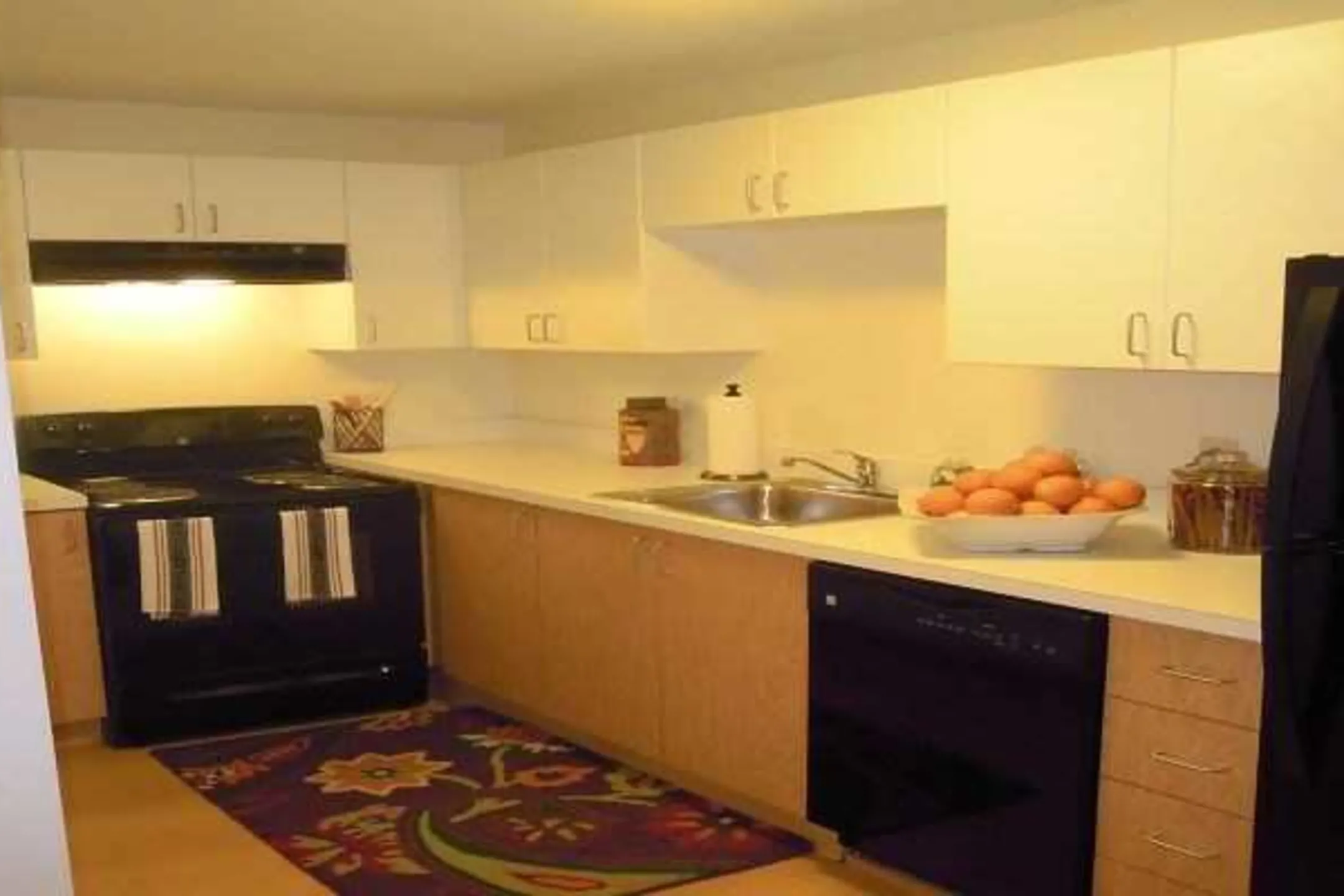 Kitchen - Copper Beech Commons - Per Bed Lease - Syracuse, NY