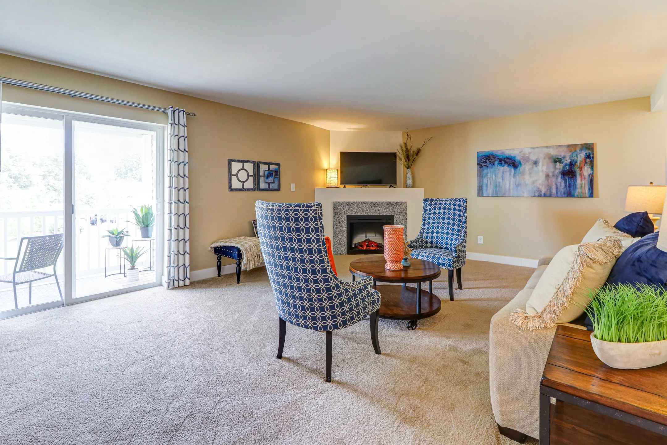 Living Room - Aspen Apartments - Virginia Beach, VA