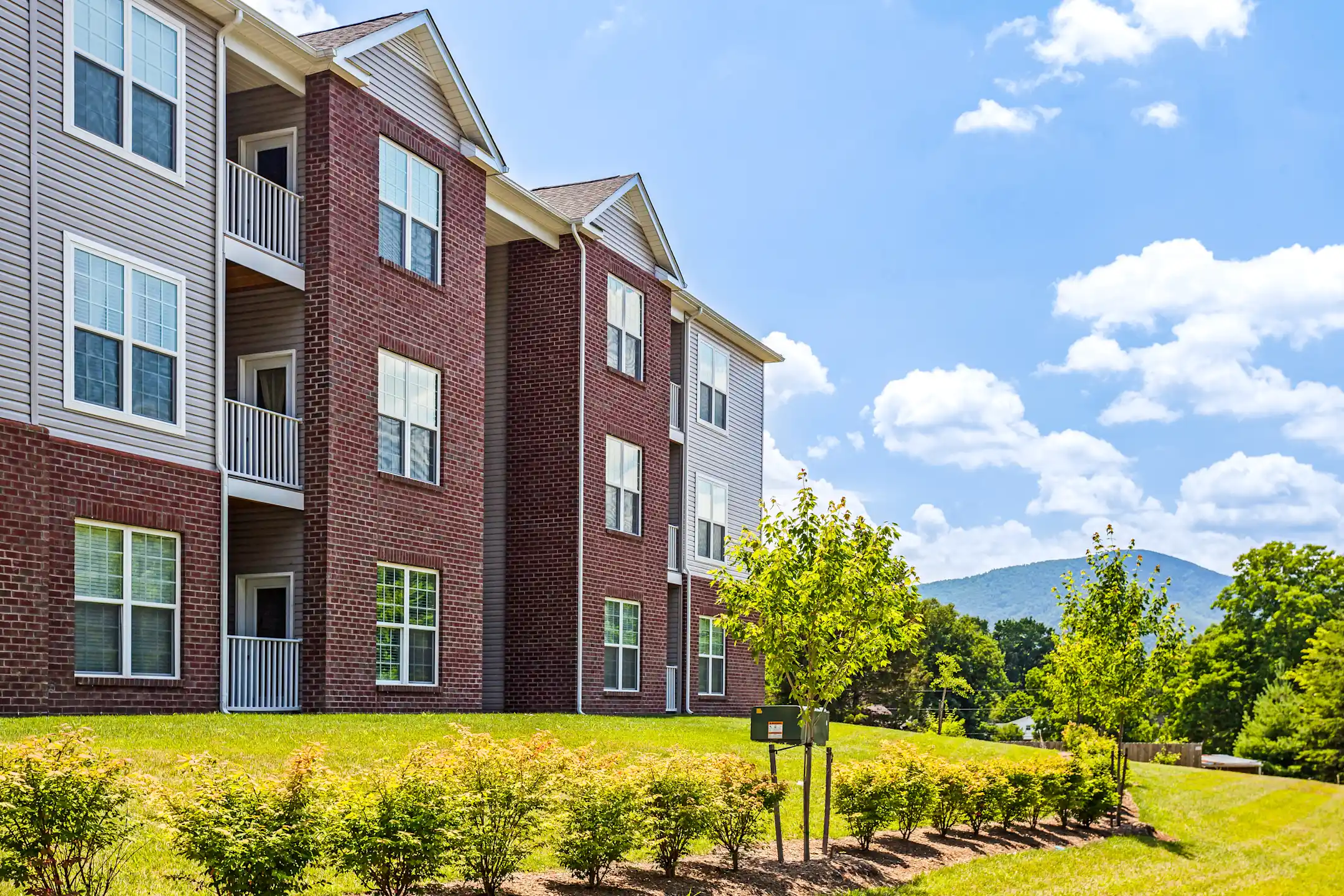 Westmont Apartments Roanoke, VA 24018