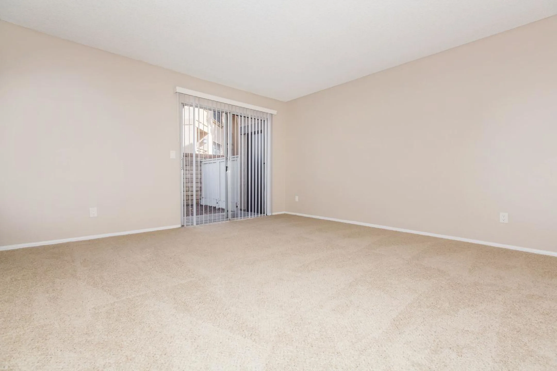 Carlyle Square Apartment Homes 266 Backs Ln Placentia, CA