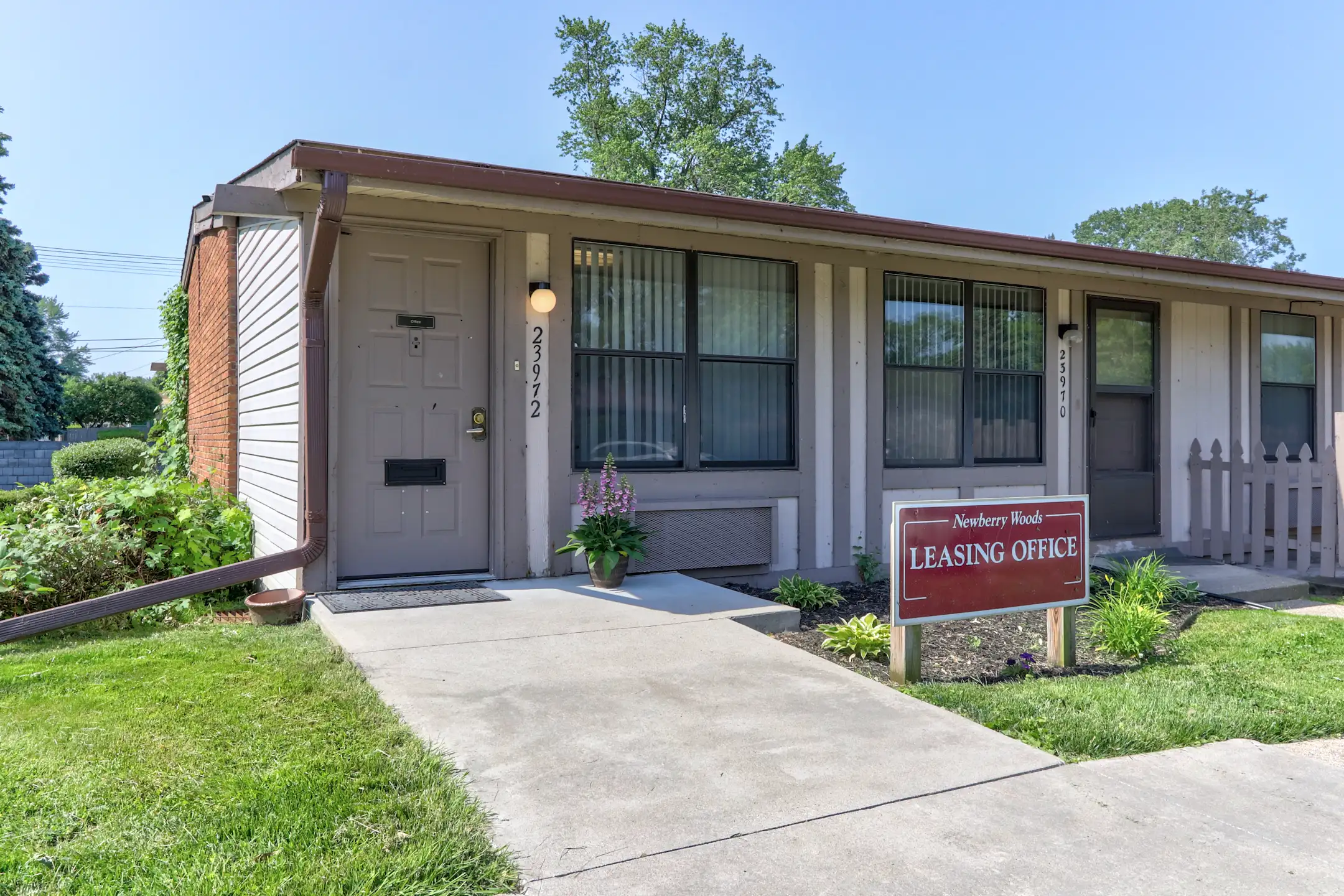 Newberry Woods Apartments 23970 Newberry Dr Clinton Township, MI