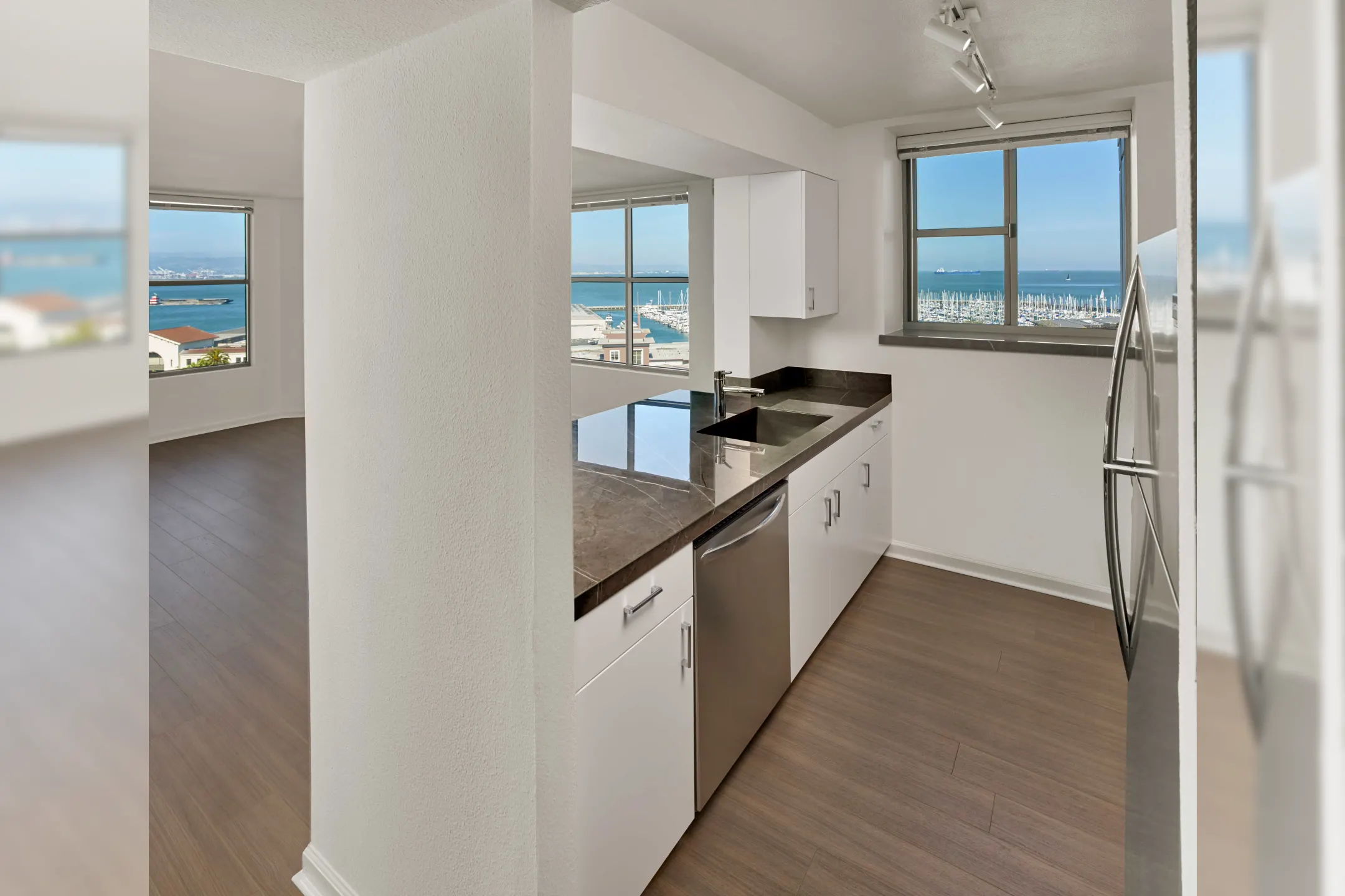 Kitchen - South Beach Marina Apartments - San Francisco, CA