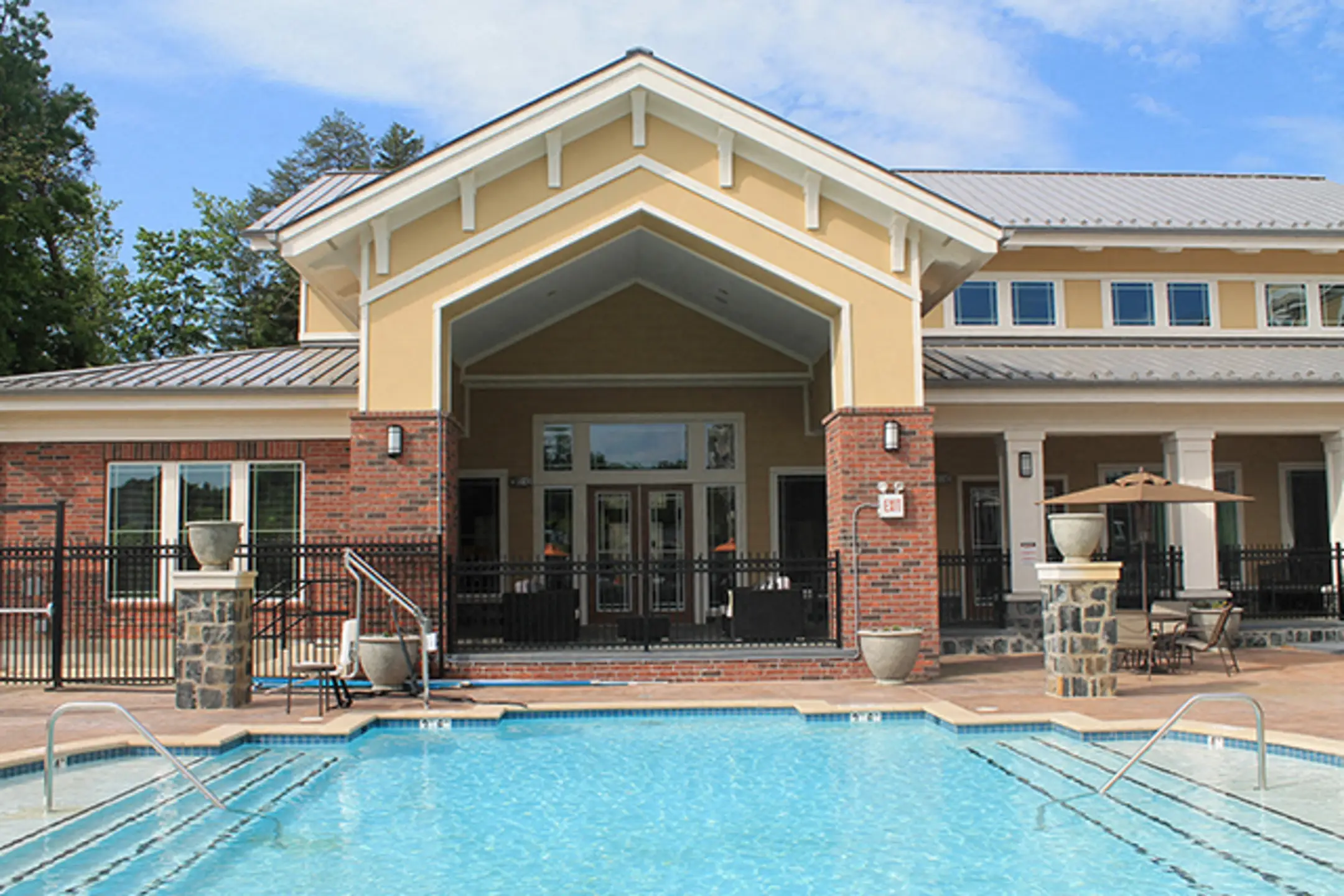 Stone Pointe Apartments 15001 Potomac Heights Place Woodbridge, VA