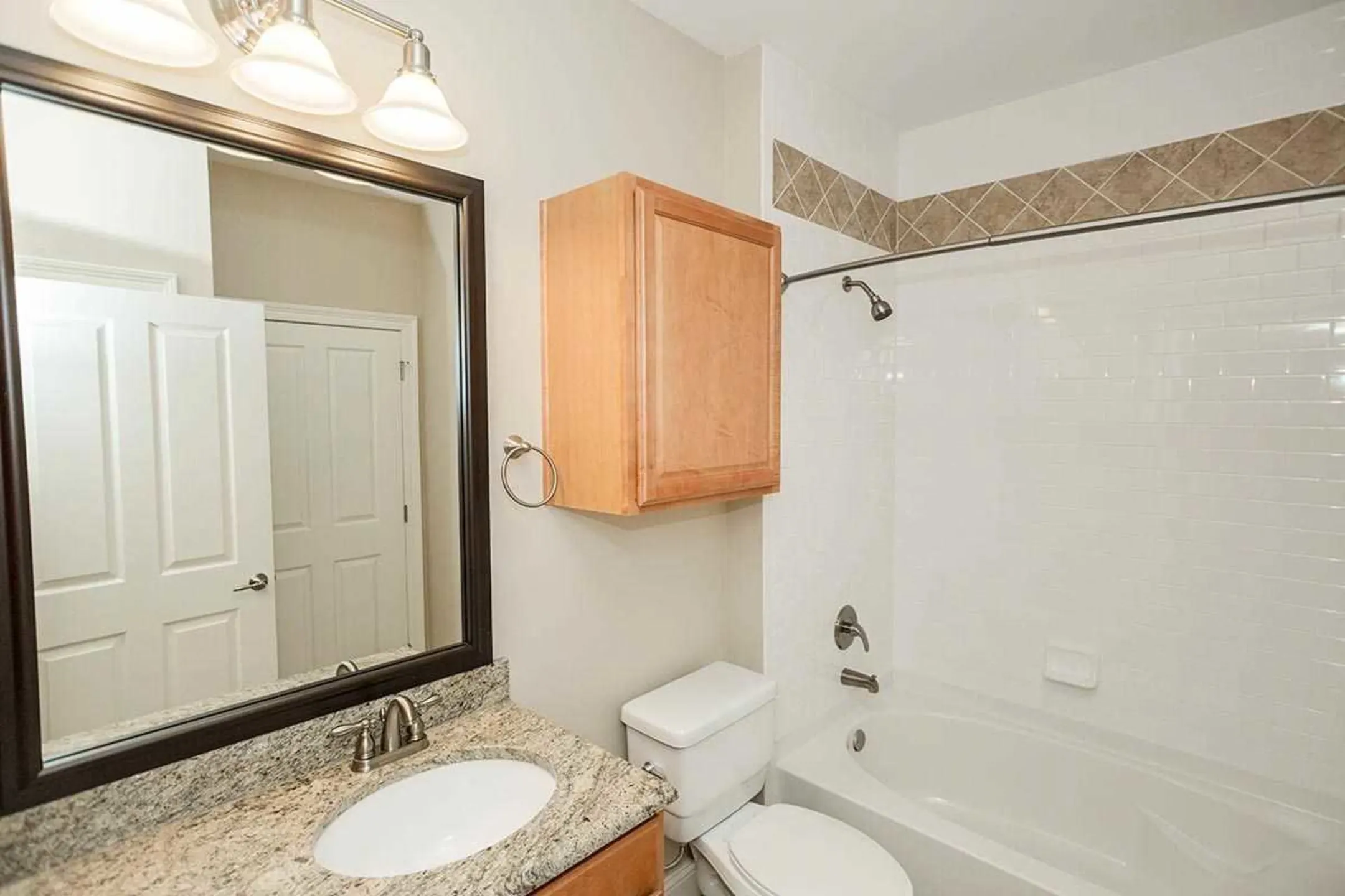 Bathroom - Coates Bluff At Wright Island - Shreveport, LA