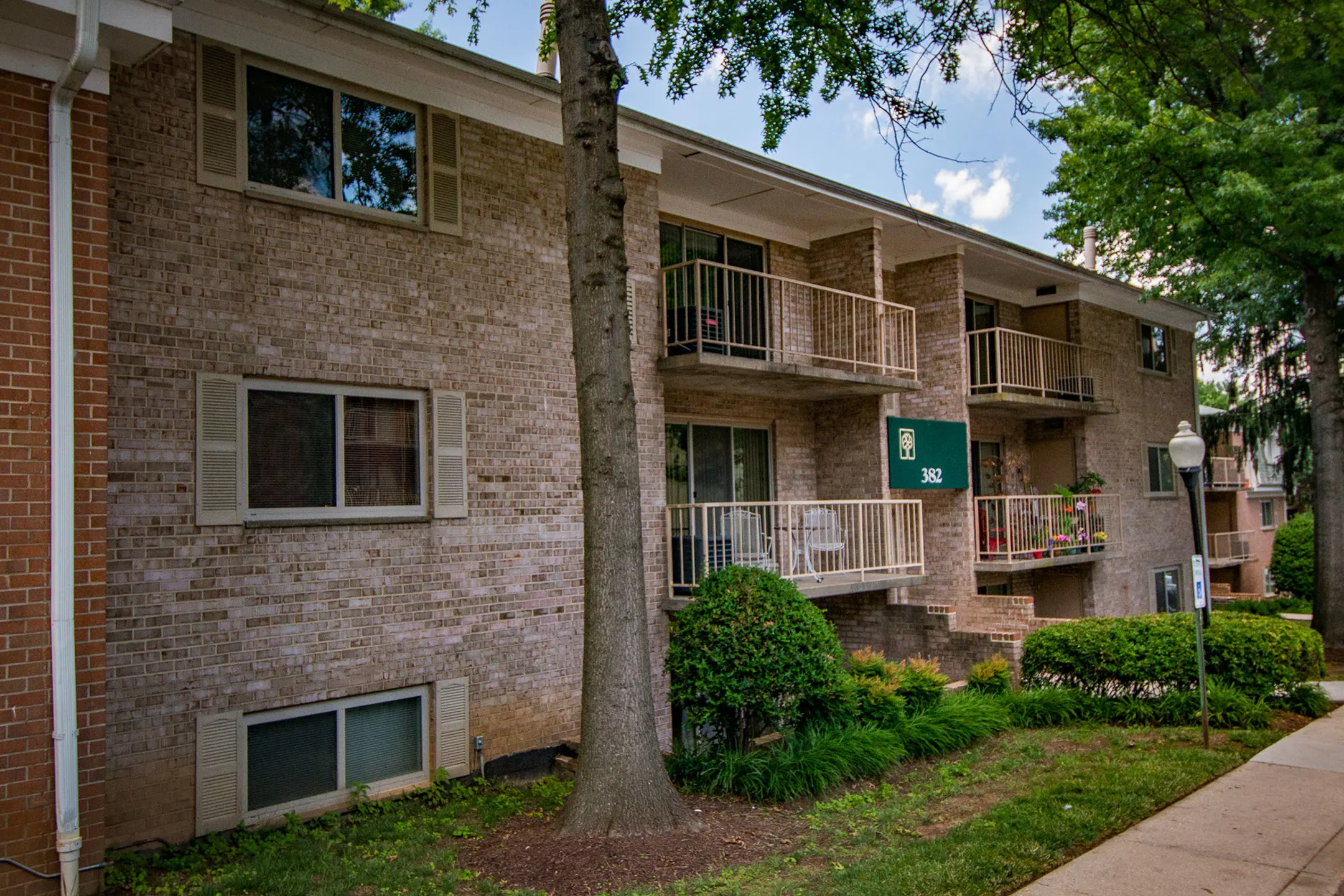 Spring Ridge Apartments 374 N. Summit Avenue Gaithersburg, MD