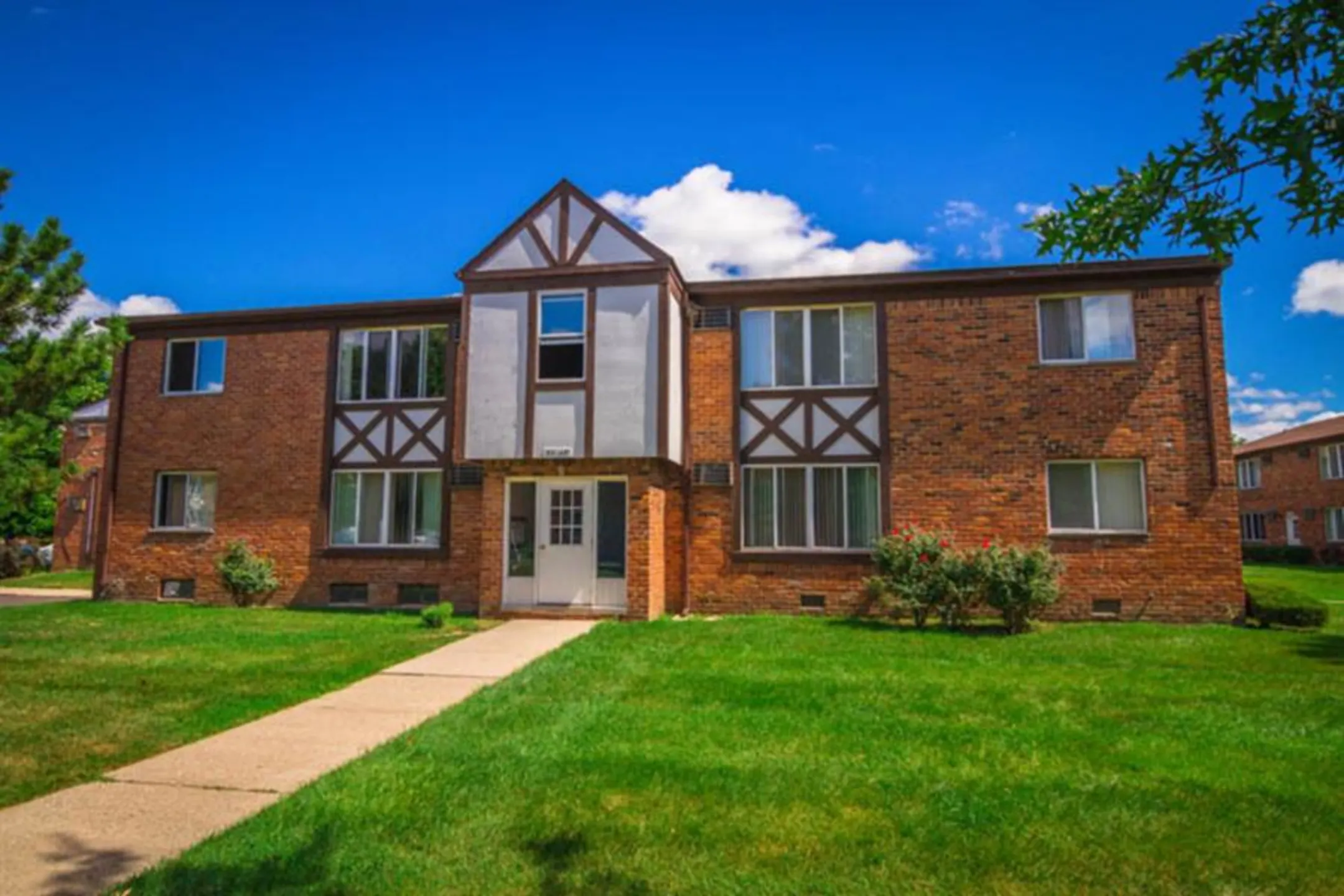 Lexington Village 32000 Concord Dr Madison Heights, MI Apartments