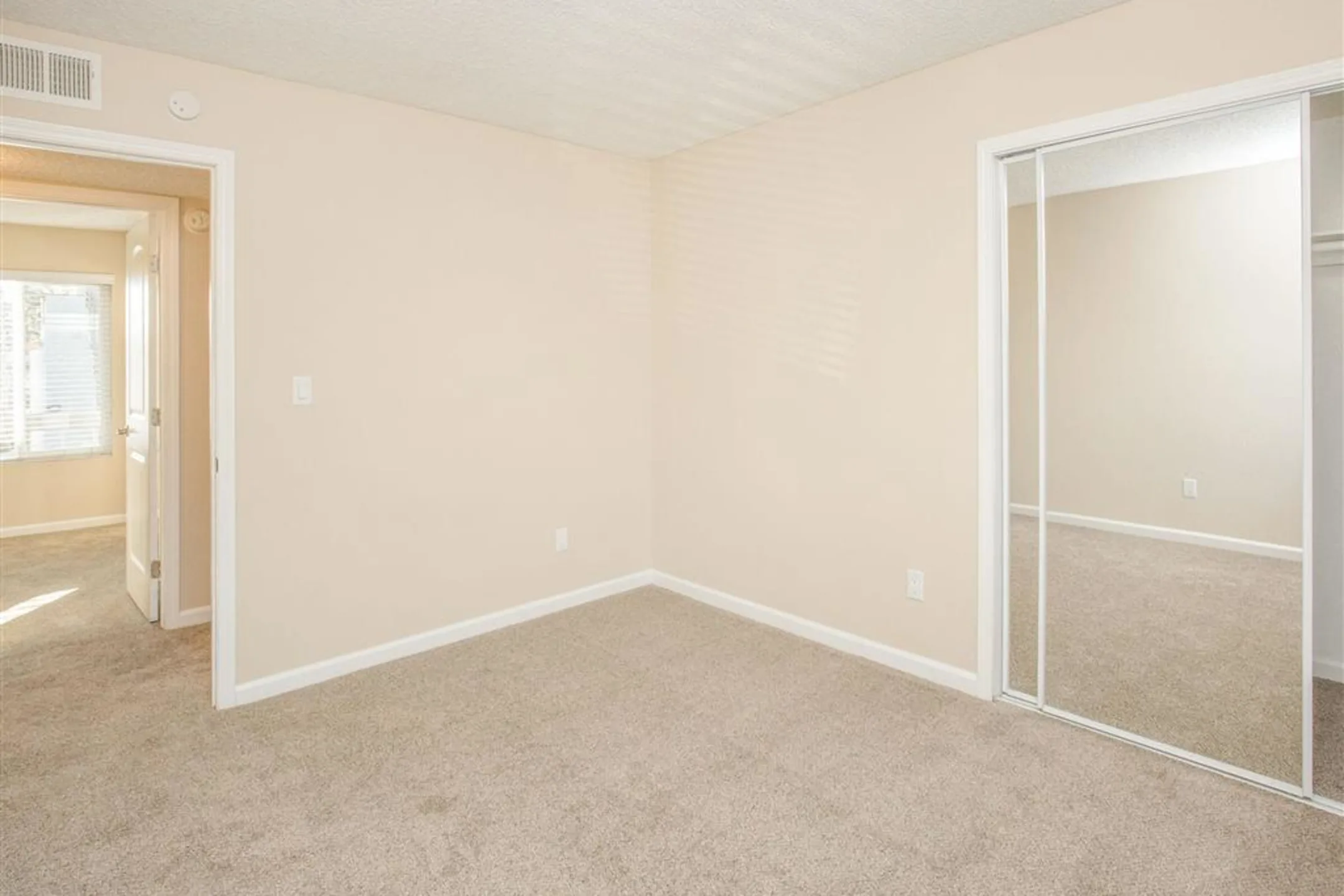 La Veta Grand Apartments Orange, CA 92866