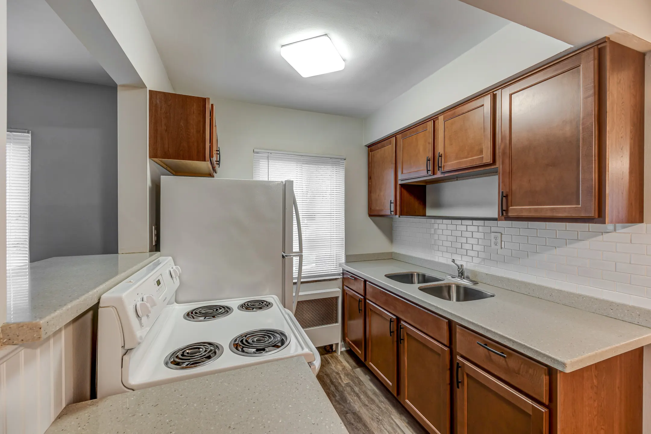 Kitchen - Cedar Ridge Apartments - Park Hills, KY