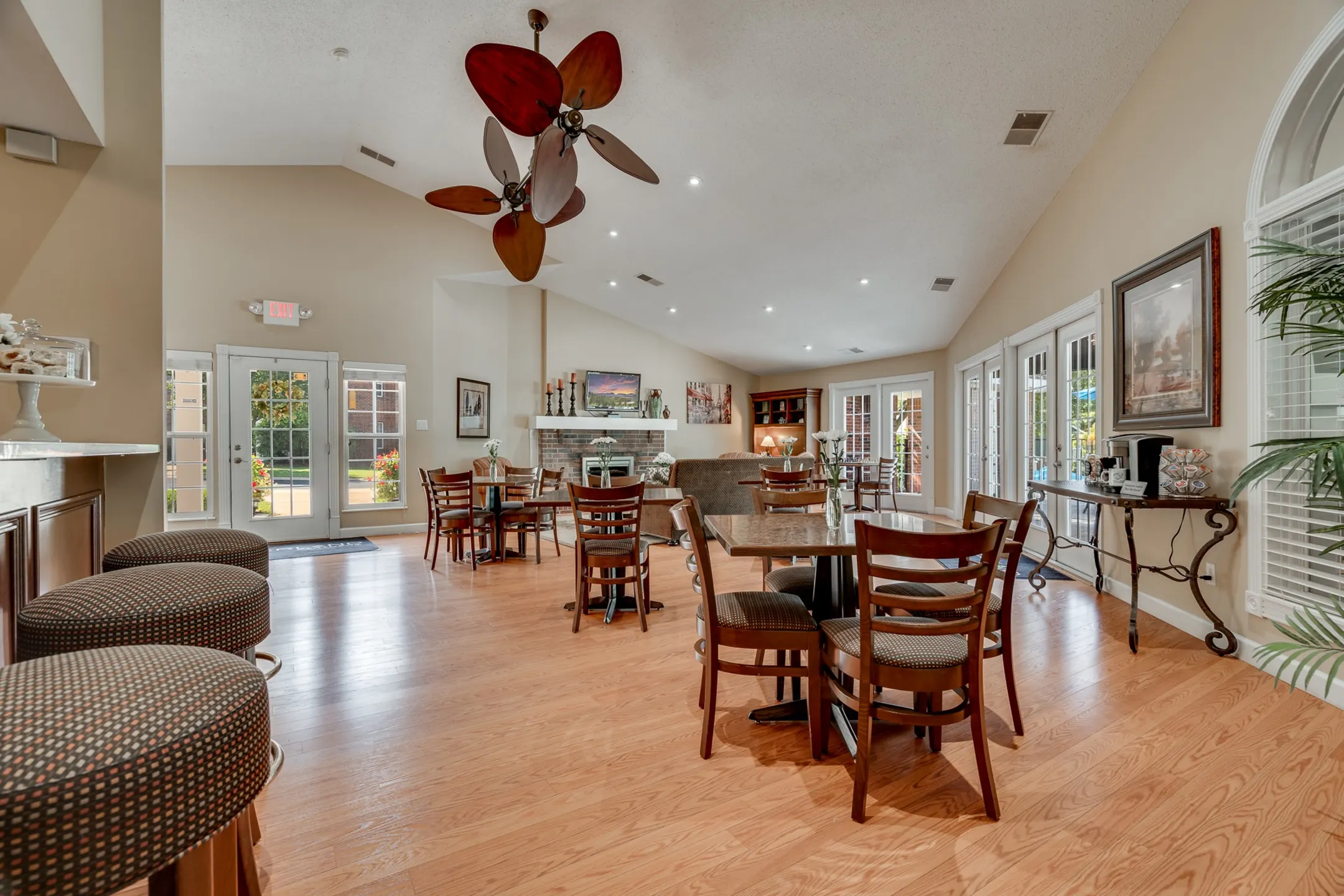 Willowbend Apartments 14343 Willow Bend Park Chesterfield, MO