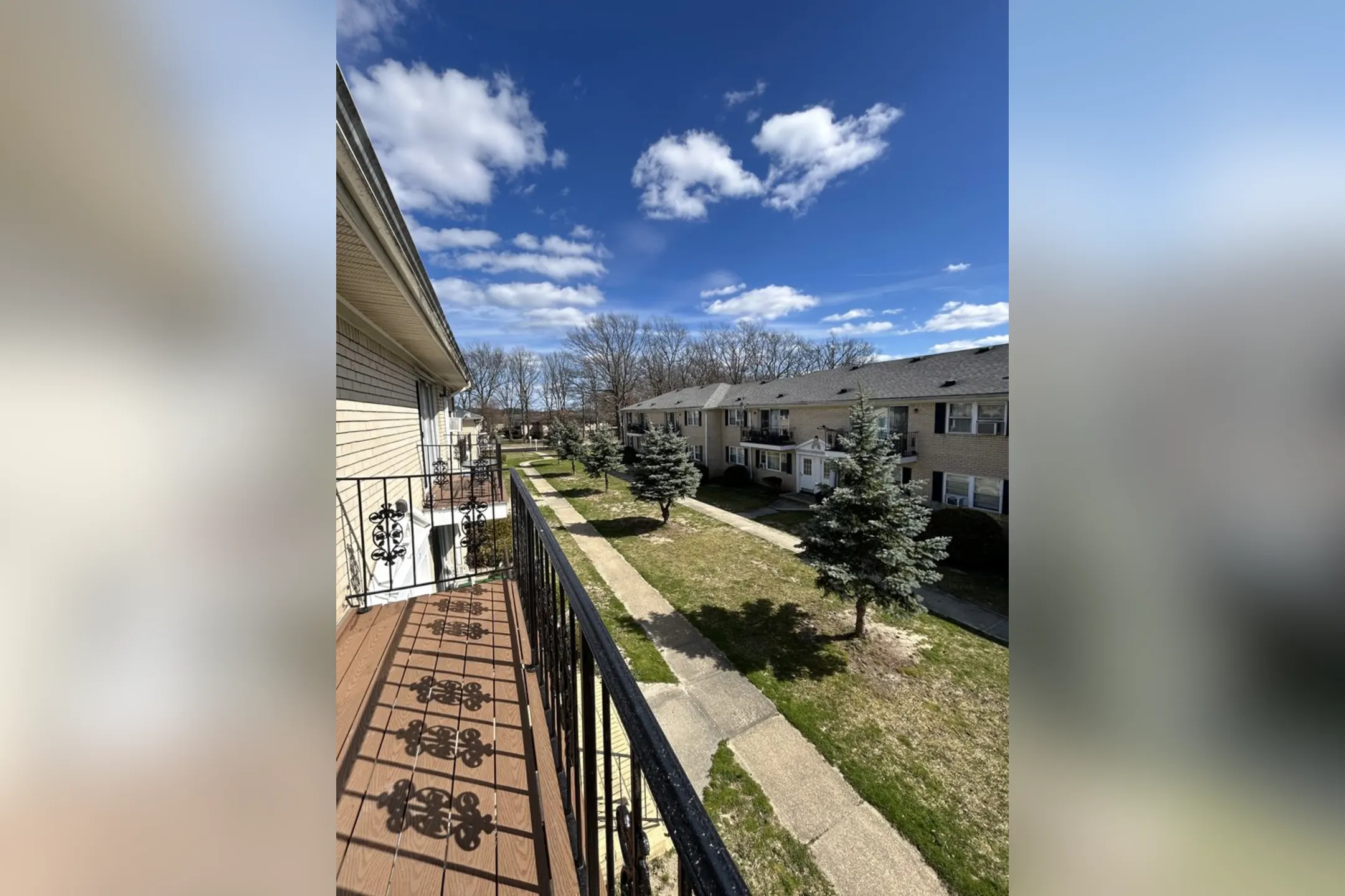 Twin Brook Village Apartments - 2152 Aldrin Rd | Ocean Township, NJ 