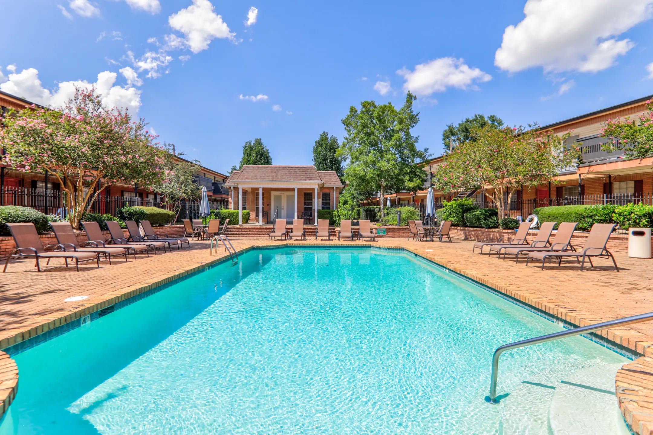 The Colonial Manor Apartments Apartments New Orleans, LA 70123