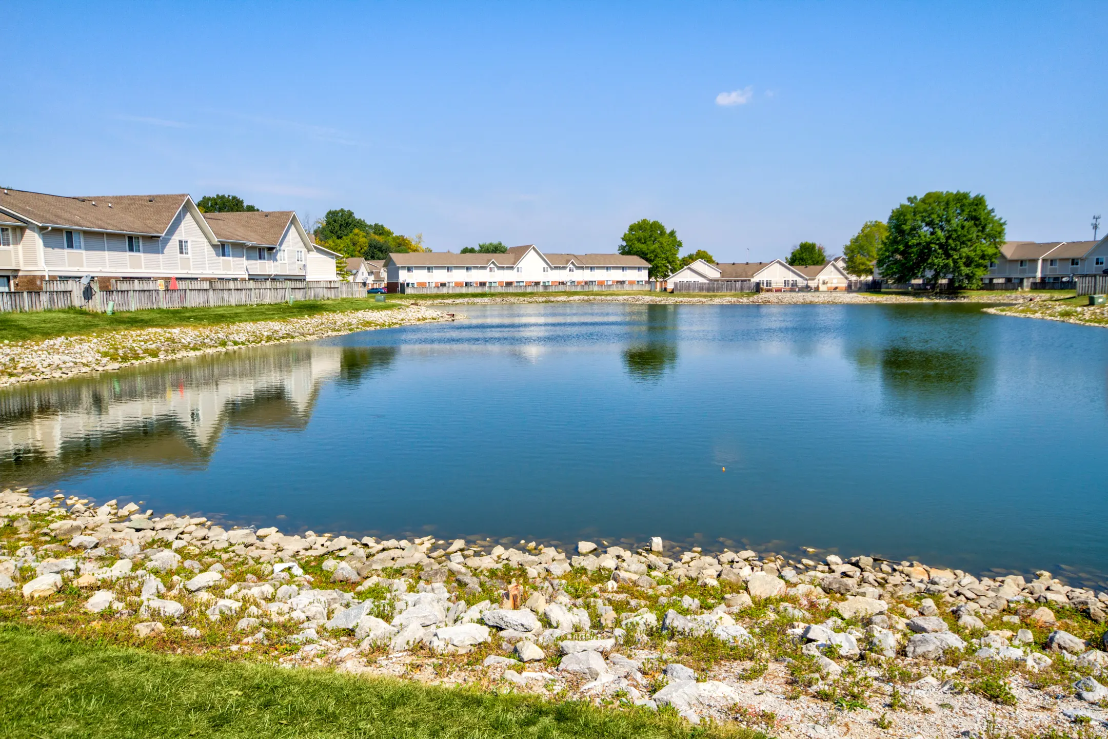 Country Lake Townhomes - Indianapolis, IN