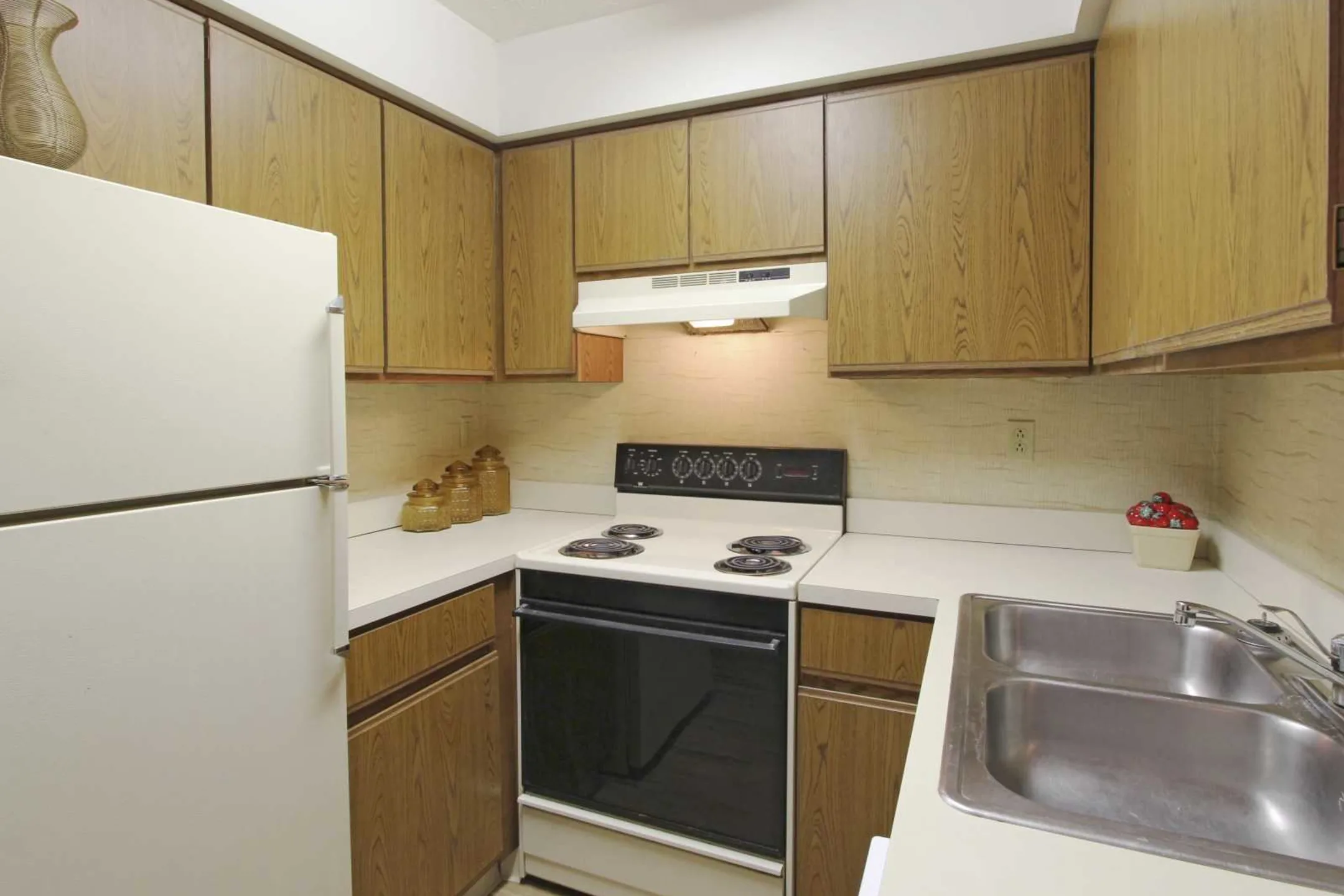 Kitchen - Timber Top Apartments & Townhomes - Akron, OH