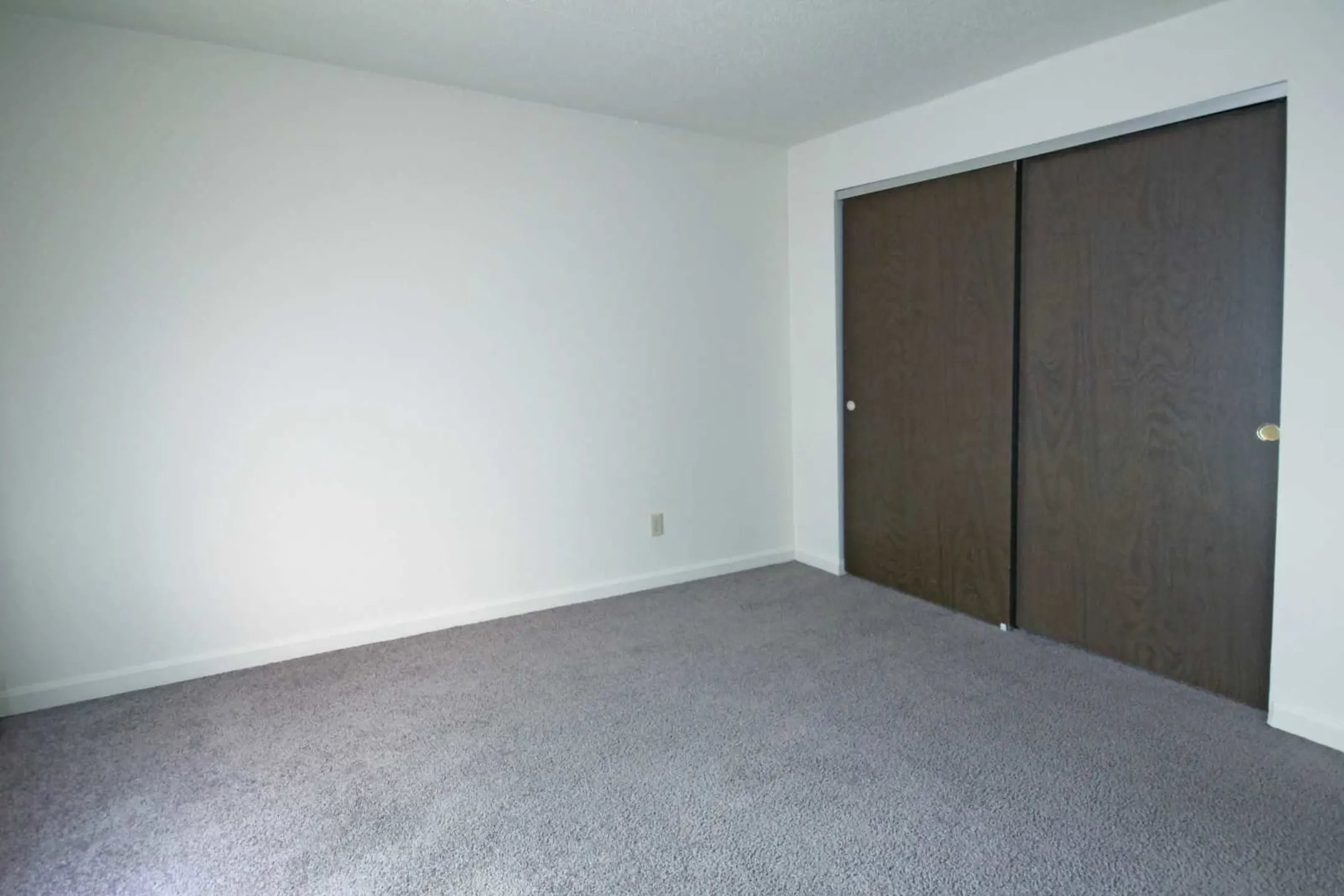 Bedroom - Ravenwood Apartments - Cincinnati, OH