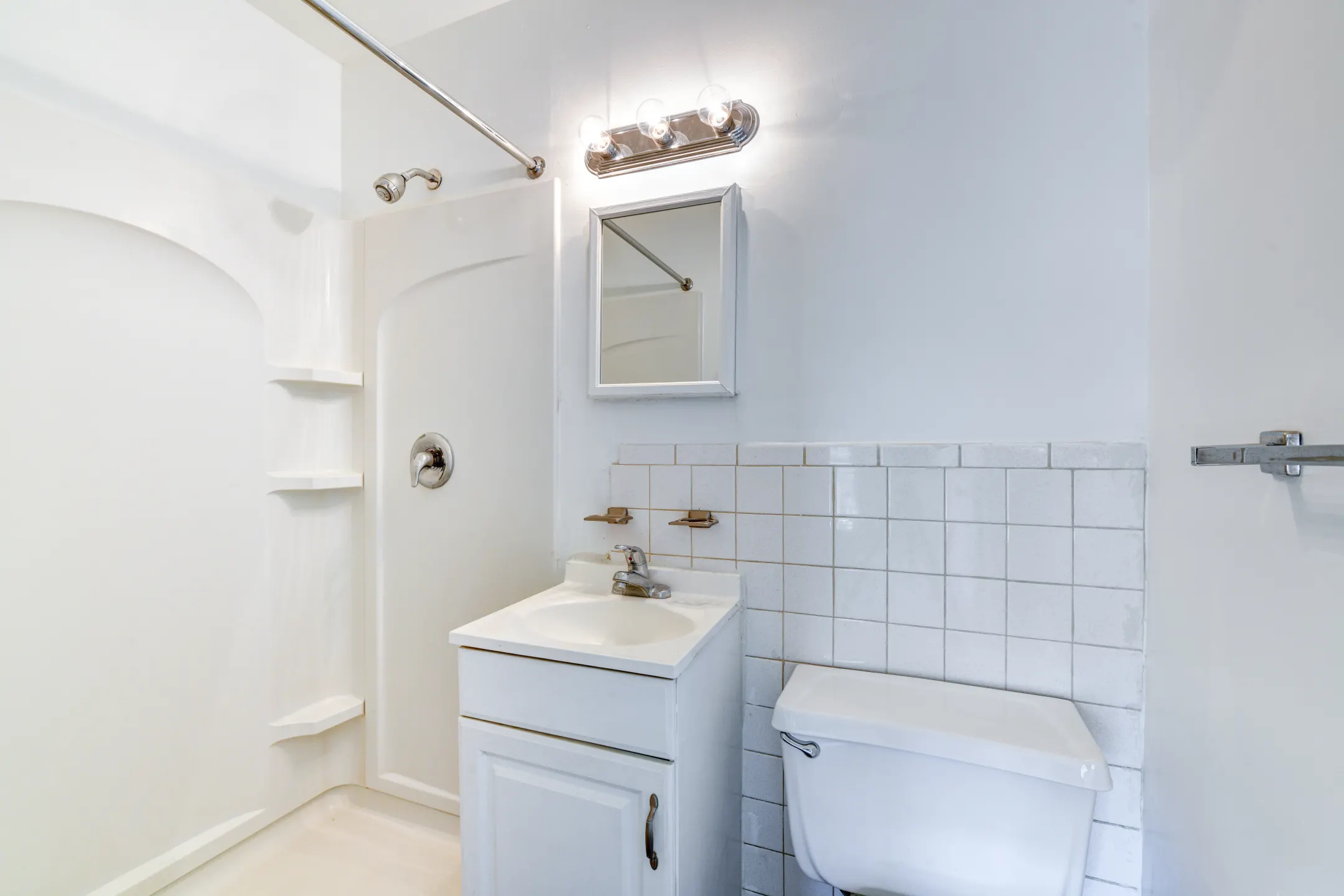 Bathroom - Mayfair Manor - Lancaster, PA