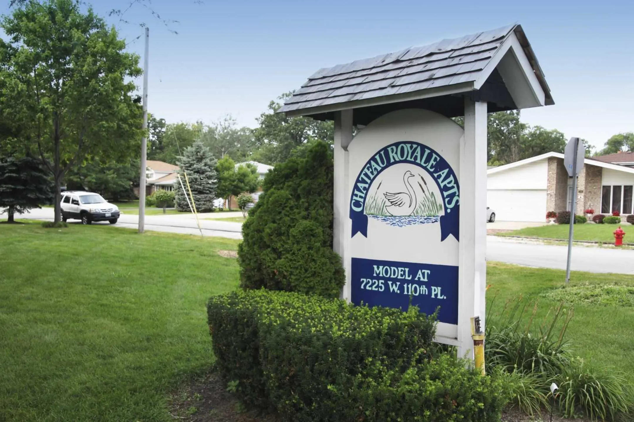 Community Signage - Chateau Royale Apartments - Worth, IL