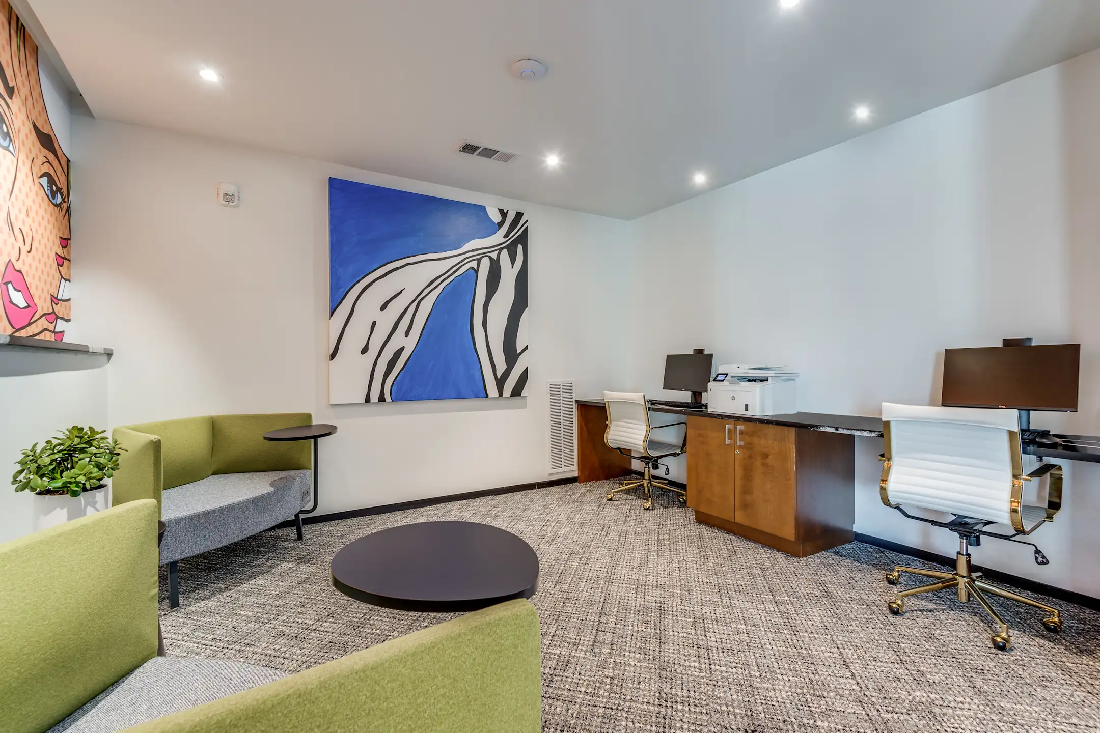 Living Room - Montrose at Buffalo Bayou - Houston, TX
