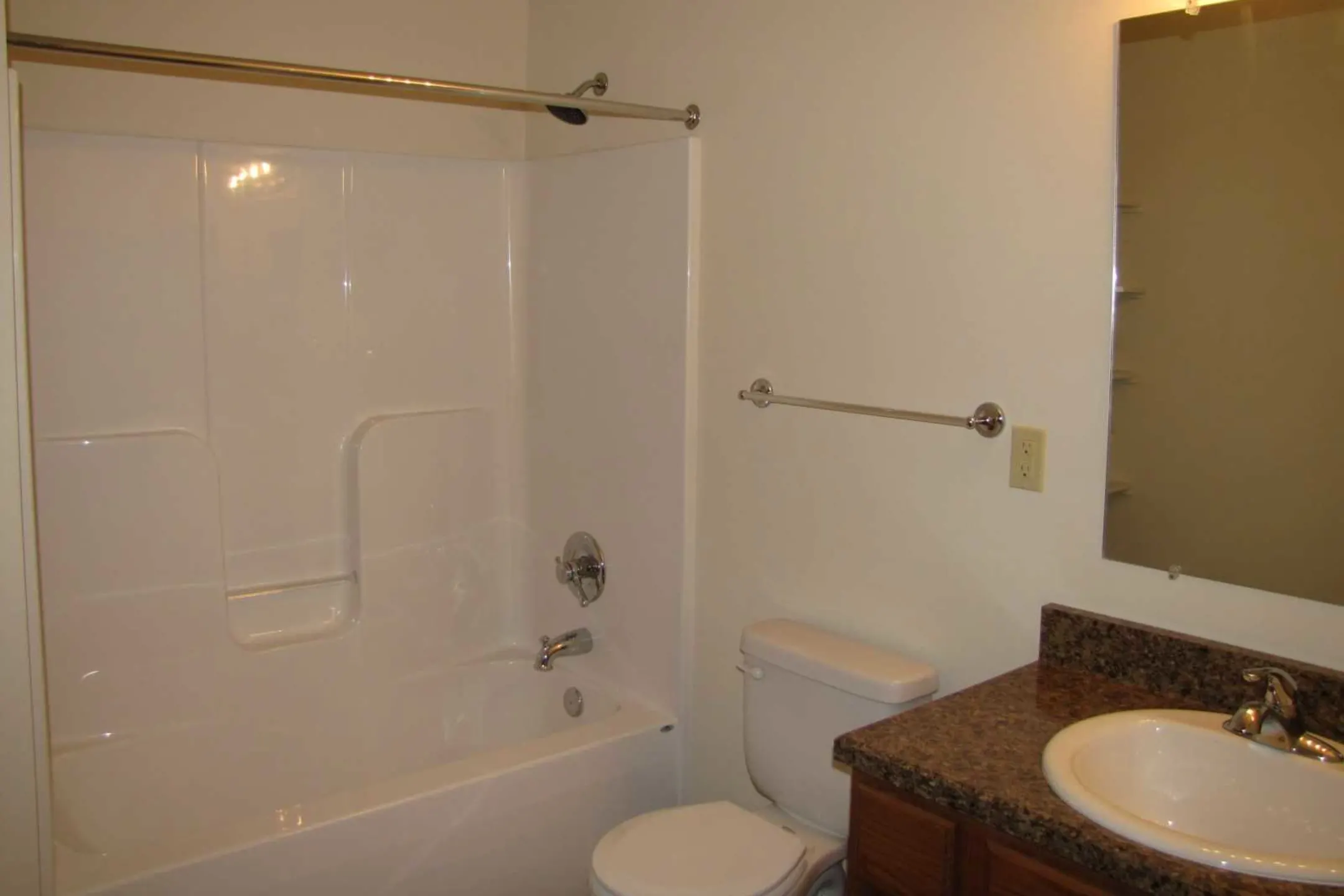 Bathroom - Barret, Greenleaf & The Elms Apartments - Henderson, KY