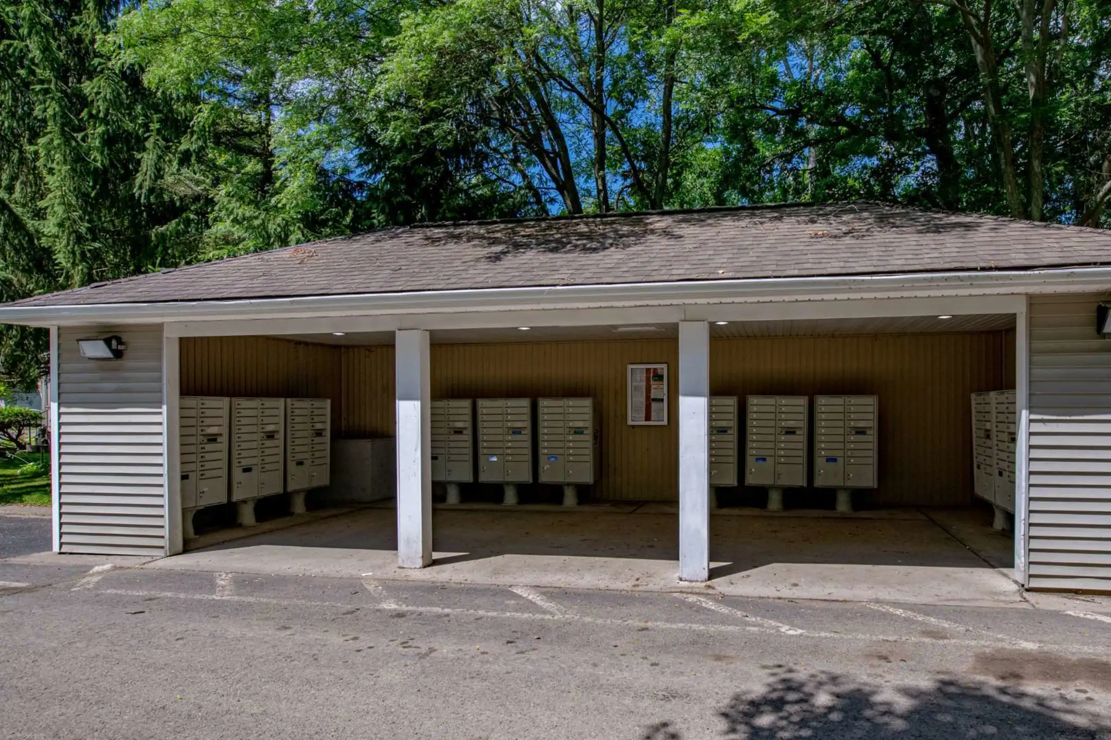 Hawaiian Gardens / Holly Village Apartments Holly, MI 48442