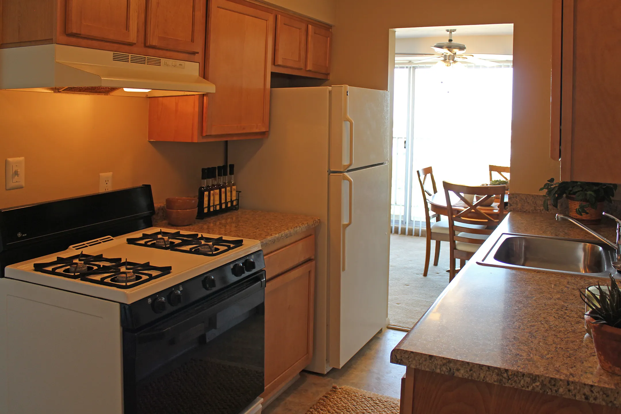 Kitchen - Willoughby Hills Towers - Willoughby Hills, OH