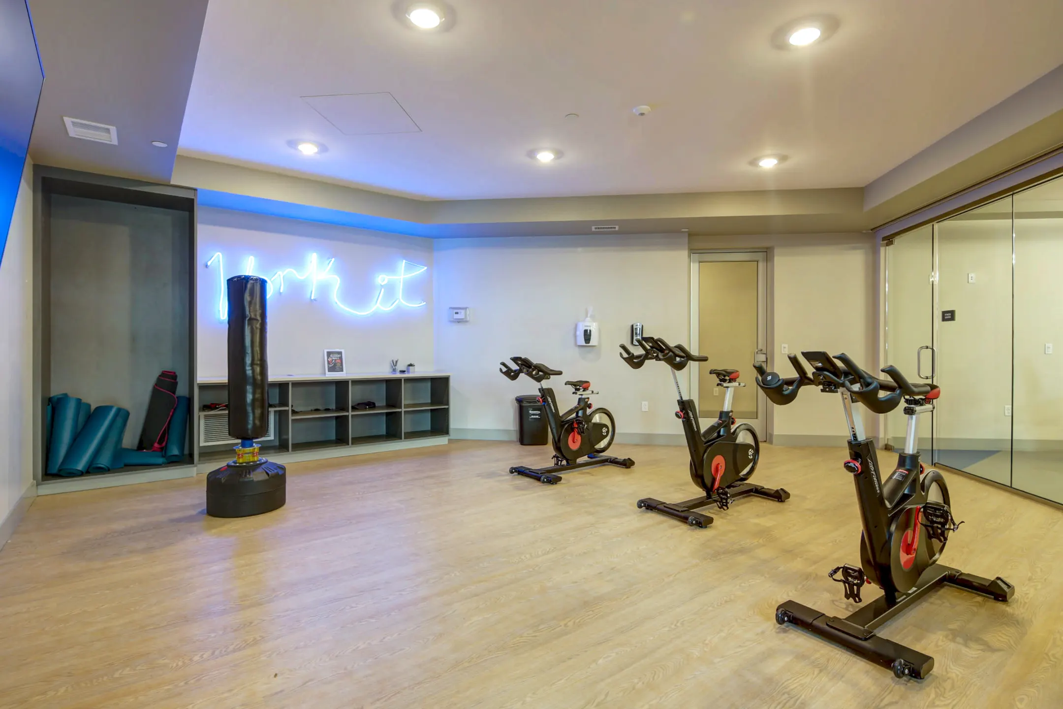 Fitness Weight Room - Buckingham Place - Des Plaines, IL