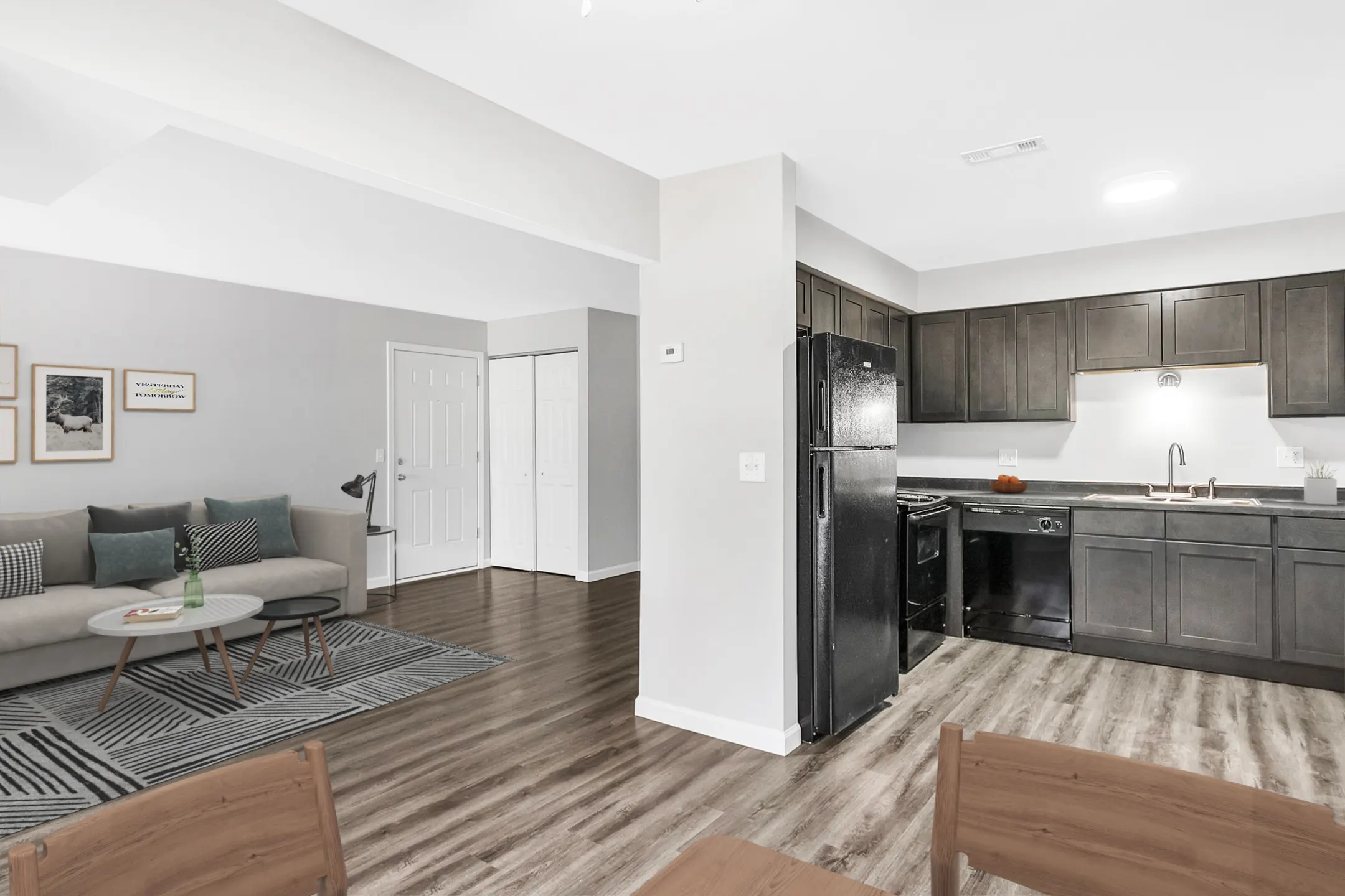 Auburn West Apartments 1221 Colony Lane Pontiac, MI Apartments for