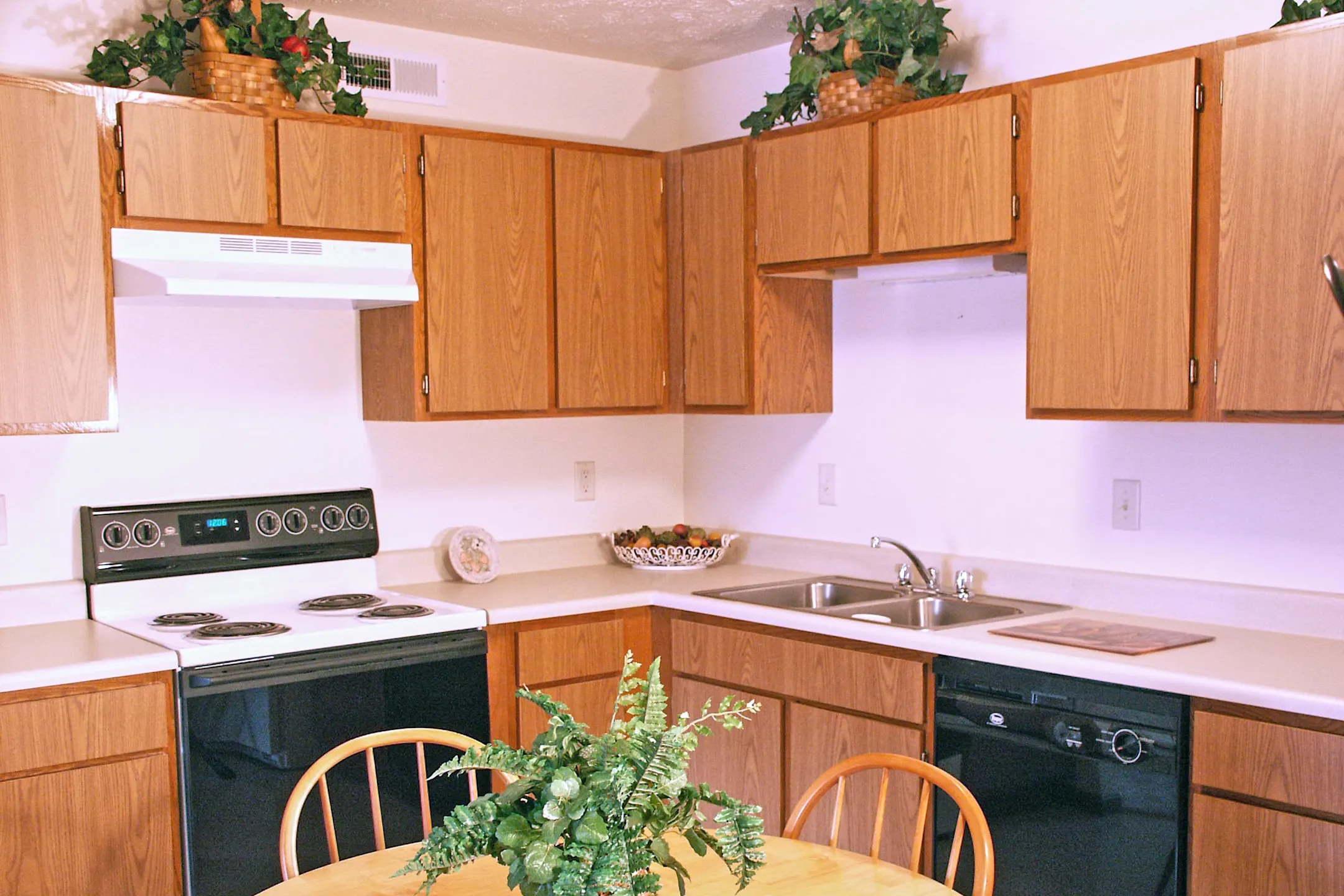 Whispering Pines Apartments Mishawaka, IN 46545