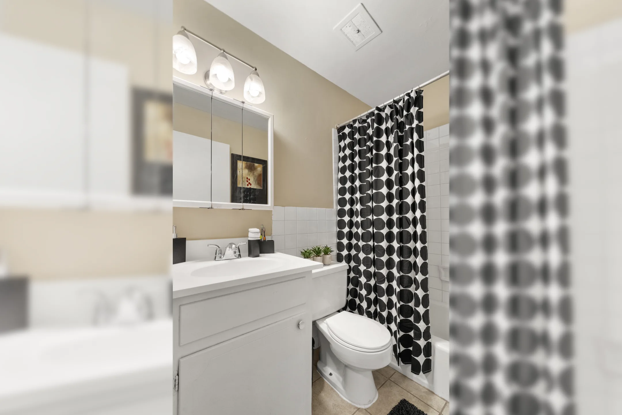 Bathroom - Colonial Terrace - Saint Louis Park, MN
