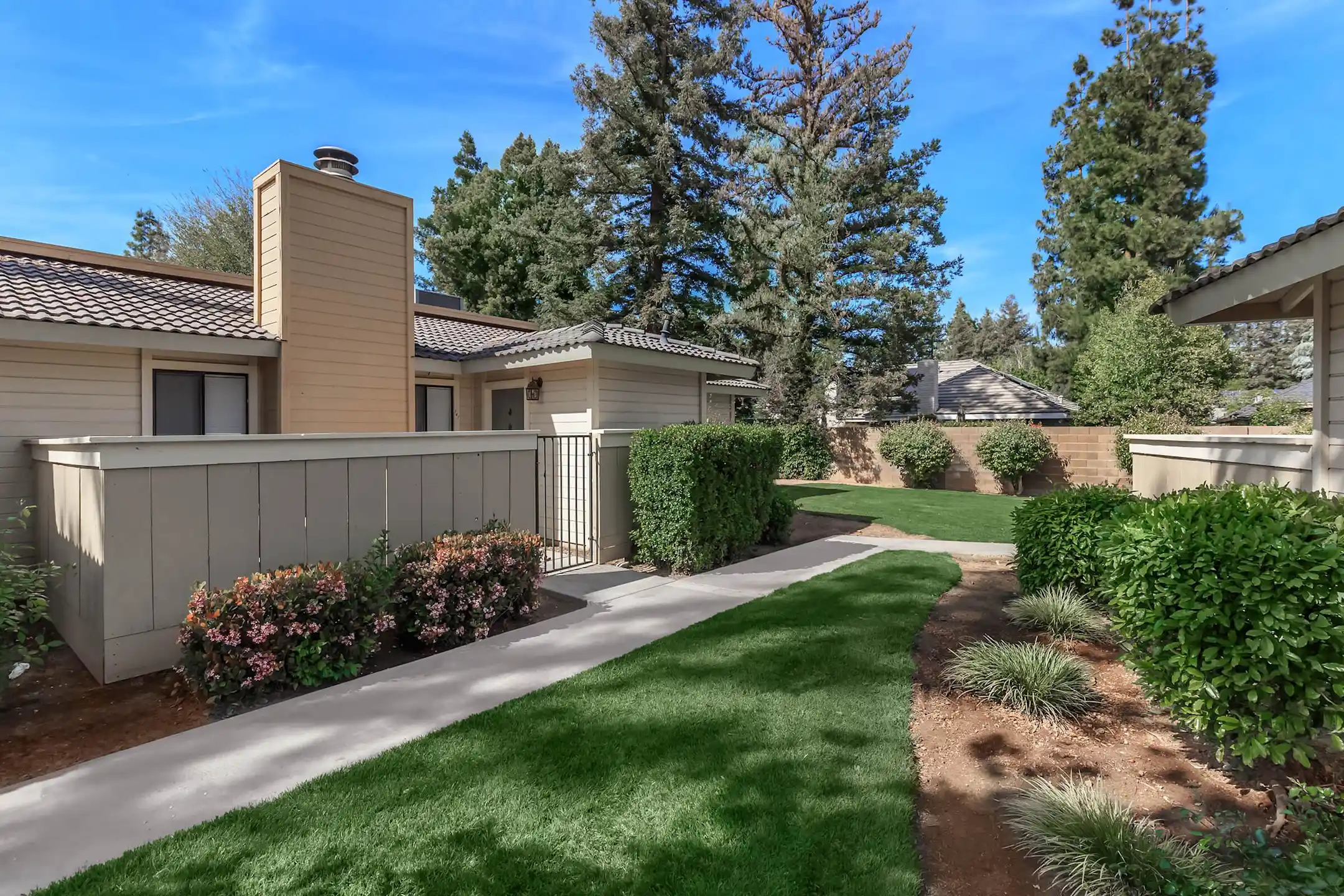 Beechwood Apartments 3910 W Beechwood Ave Fresno, CA Apartments for