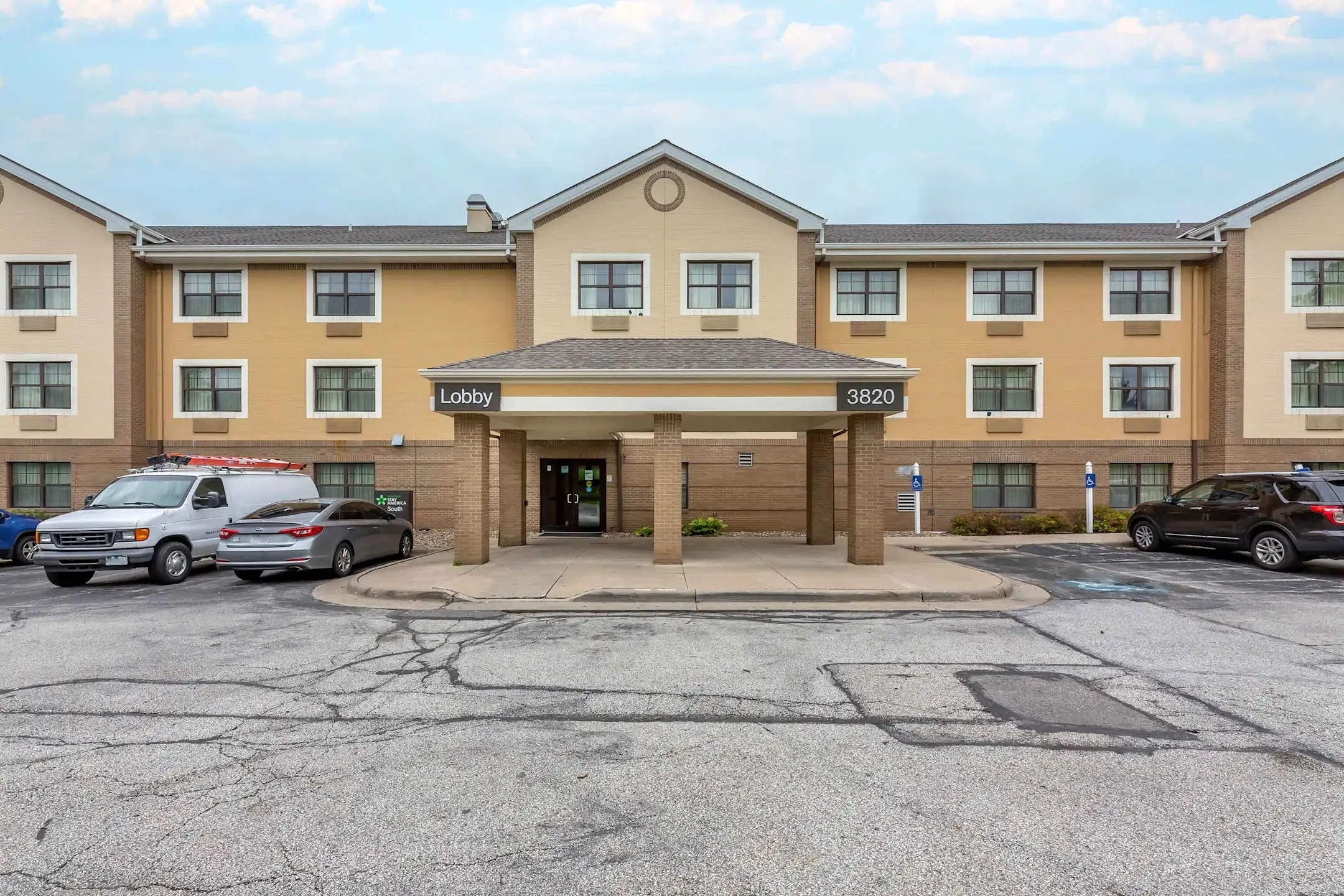 Furnished Studio Cleveland Beachwood Orange Place South