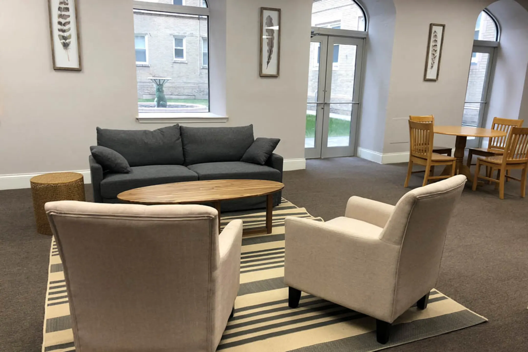 Washington Plaza Pangea Real Estate Apartments Chicago, IL 60604