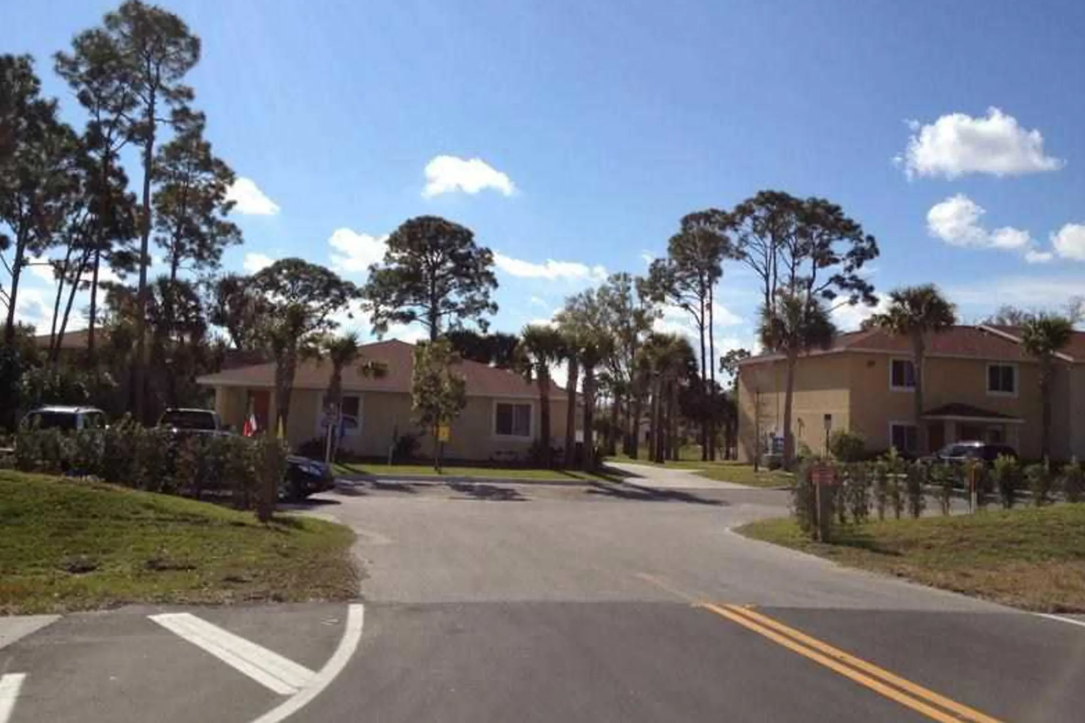 Cortez Village Townhomes 2101 Linda Sue Cir Fort Pierce, FL