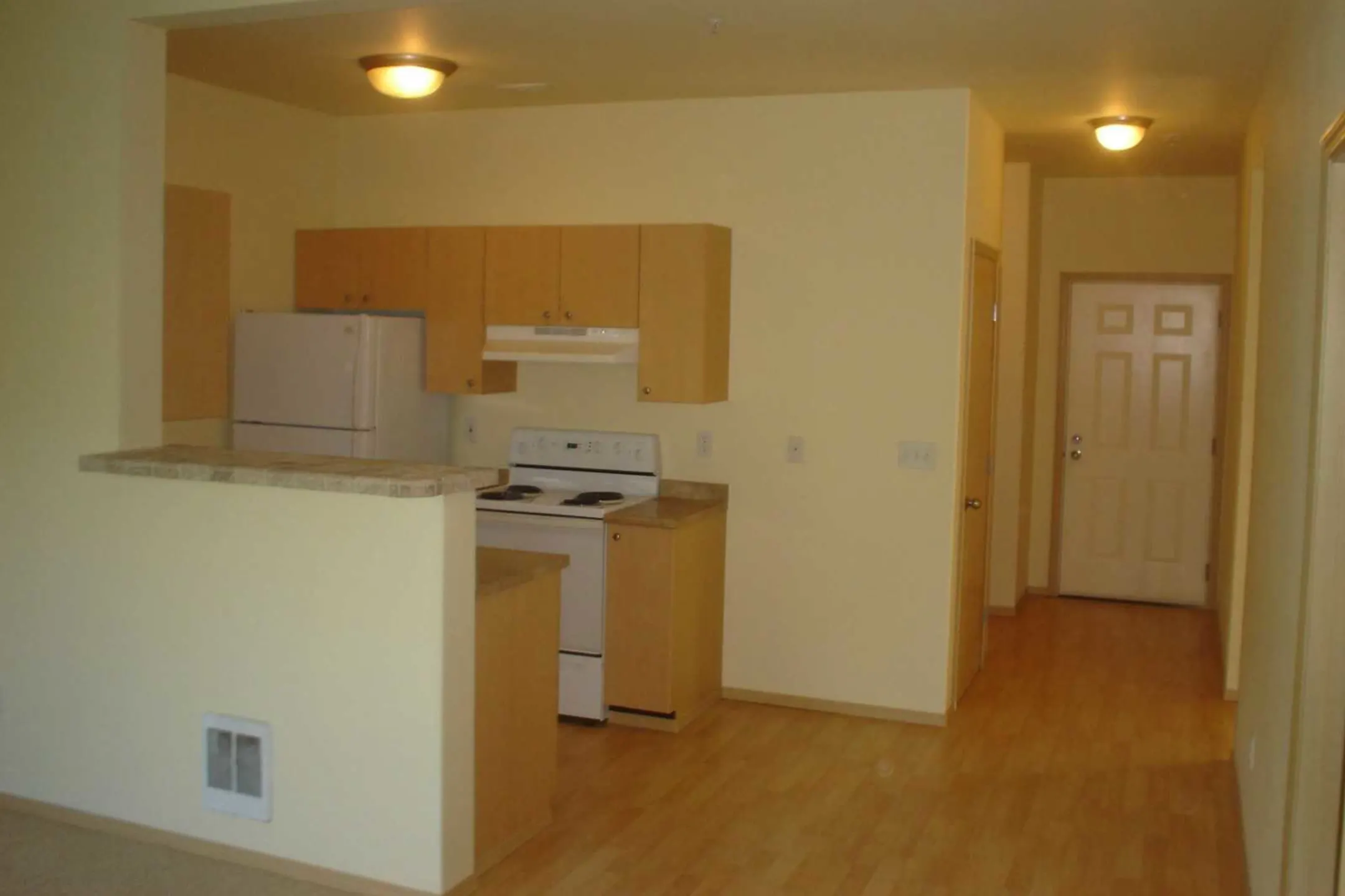 Kitchen - The Oasis Apartments - Tacoma, WA