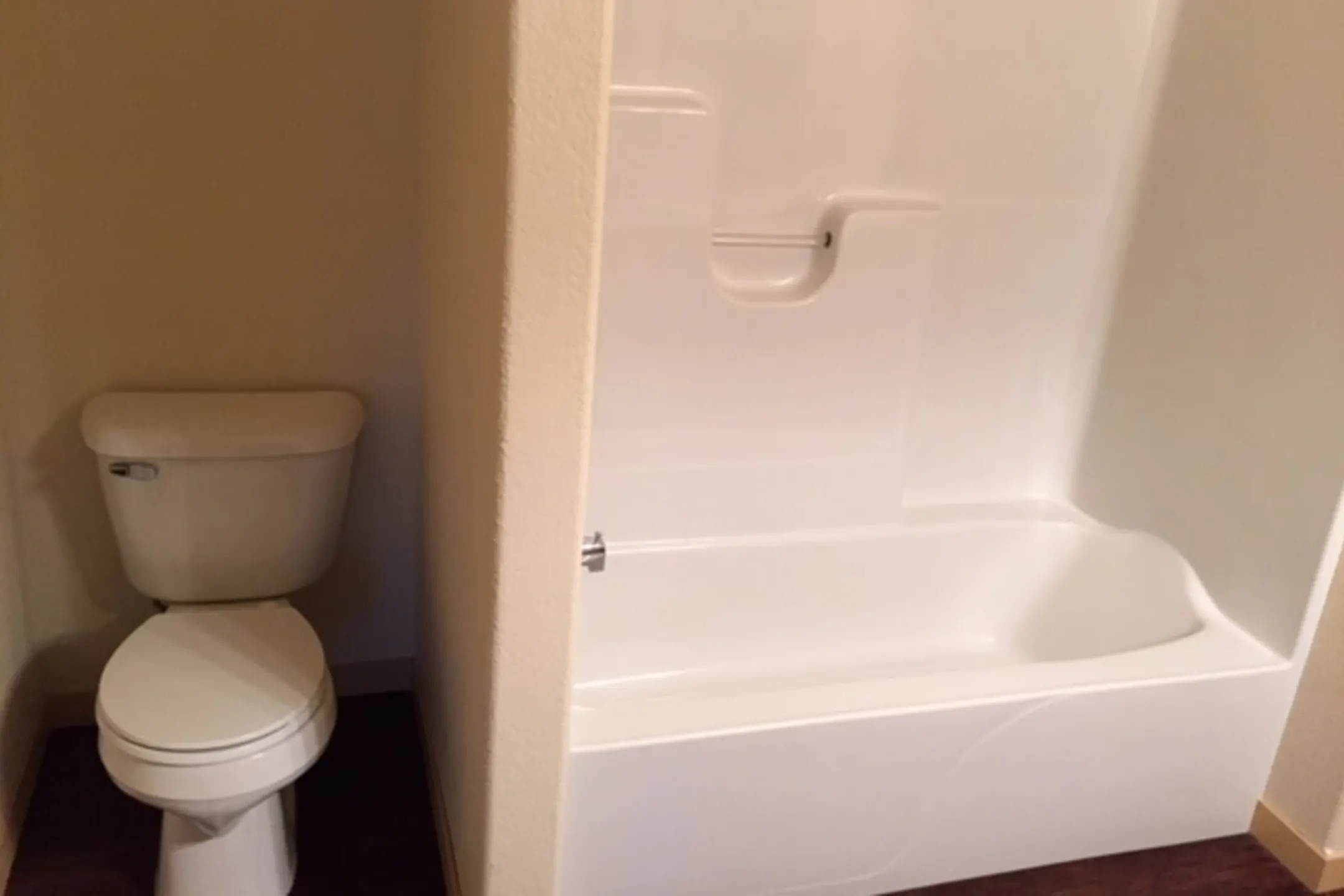 Bathroom - Aspen Ponds Apartments - Fargo, ND
