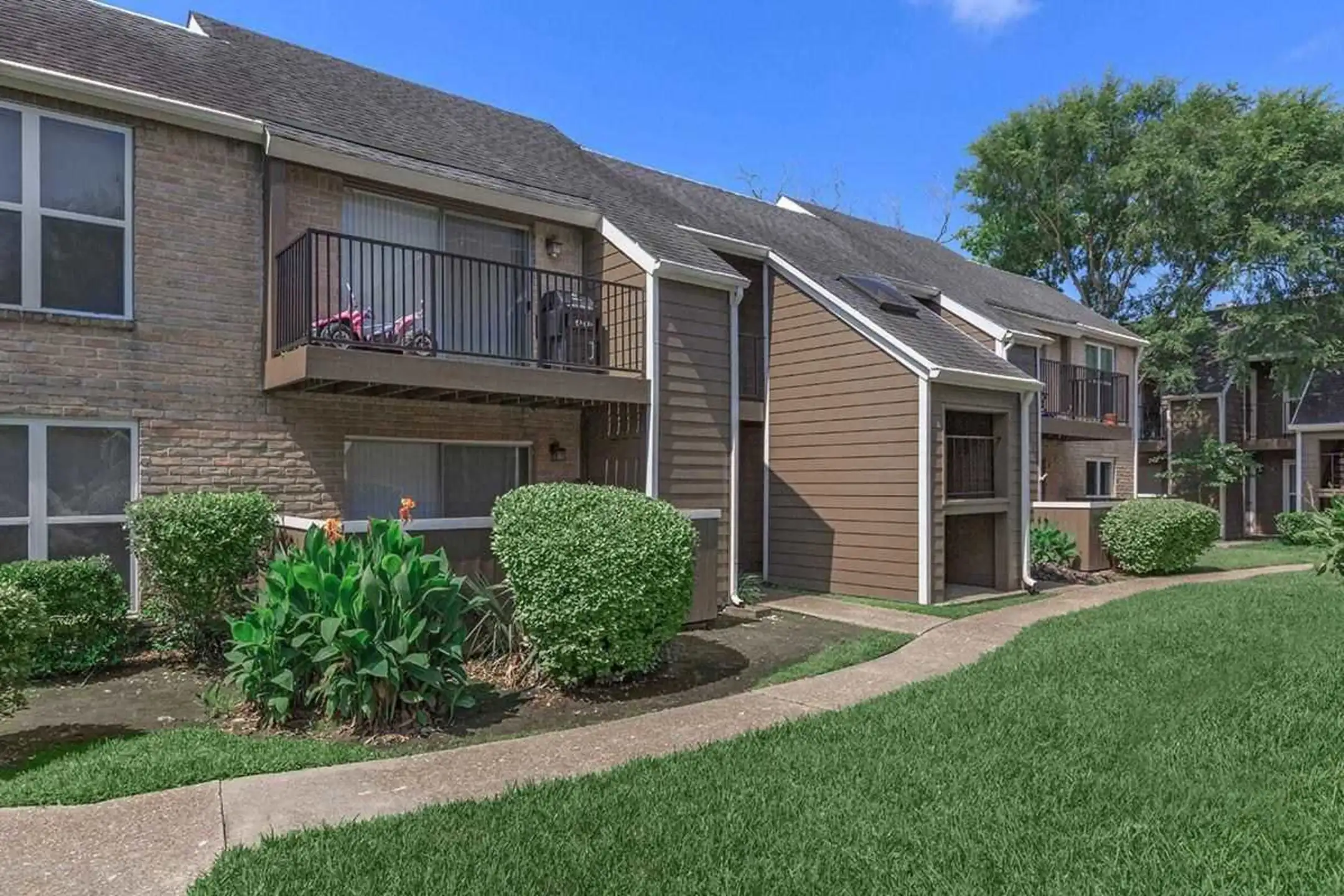 Building - Woodland Hills Village - Kingwood, TX