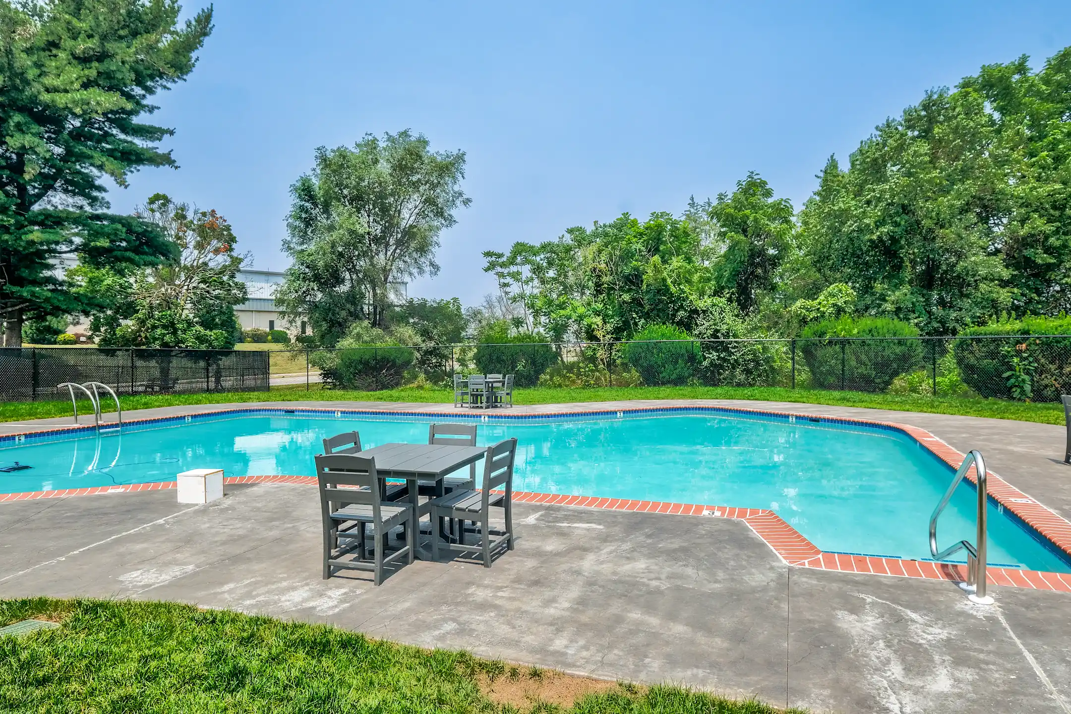 Pine Hill Village Apts 427 Piedmont Cir York, PA Apartments for