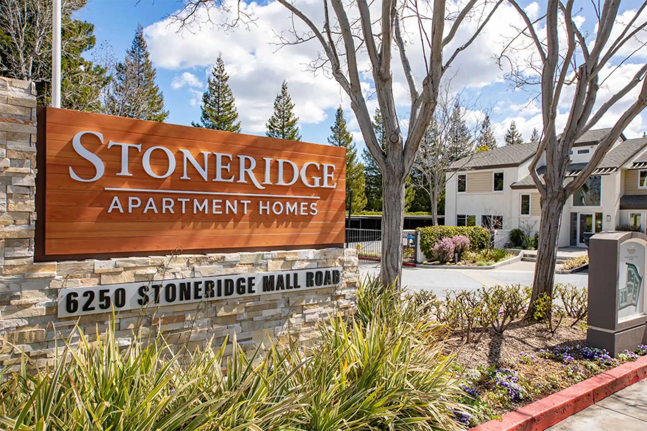 Pleasanton Stoneridge Apartments