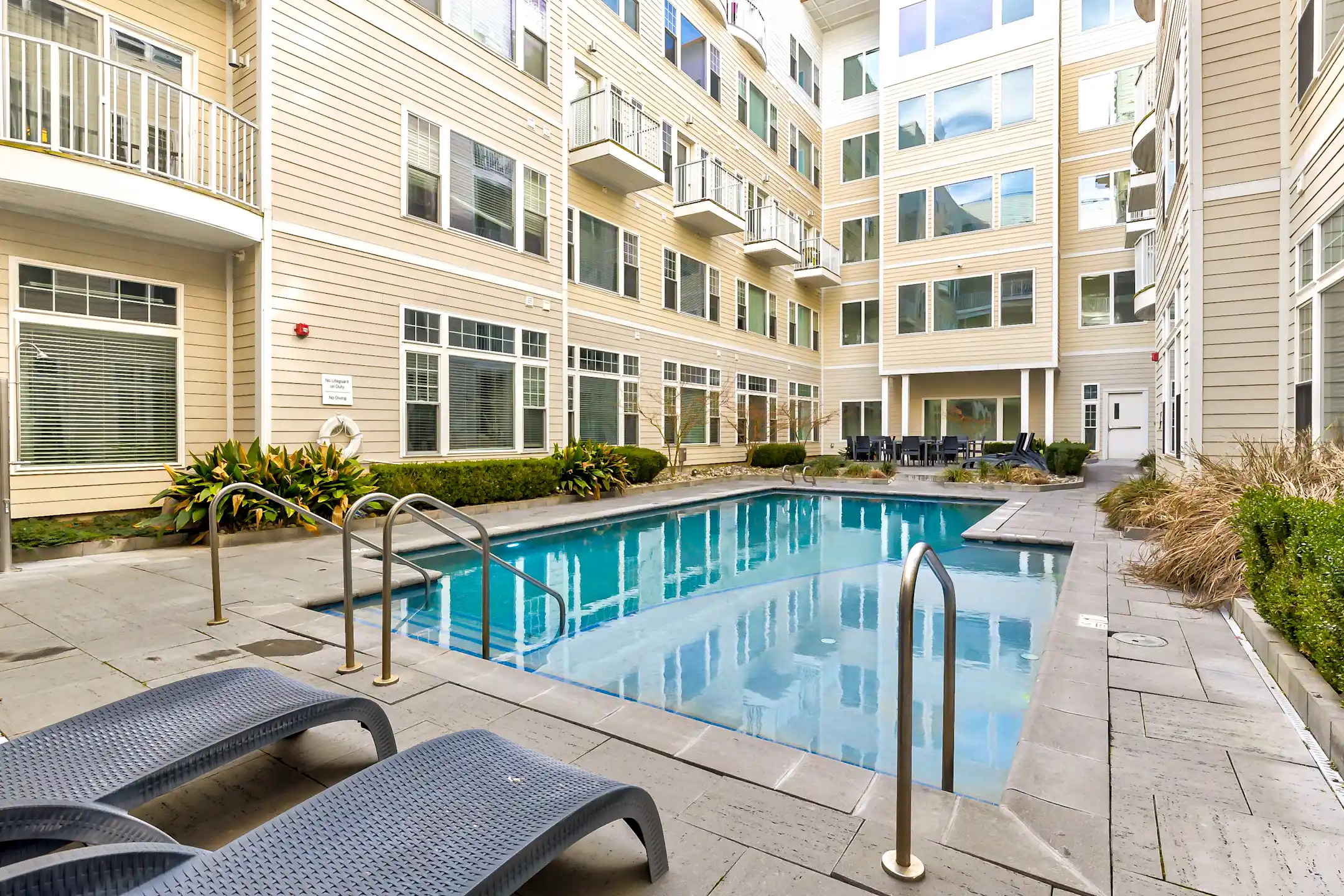 Aqua On 25th Apartments