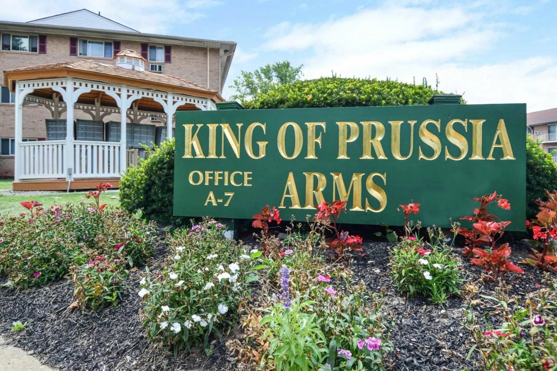 Community Signage - King Of Prussia Arms - King of Prussia, PA