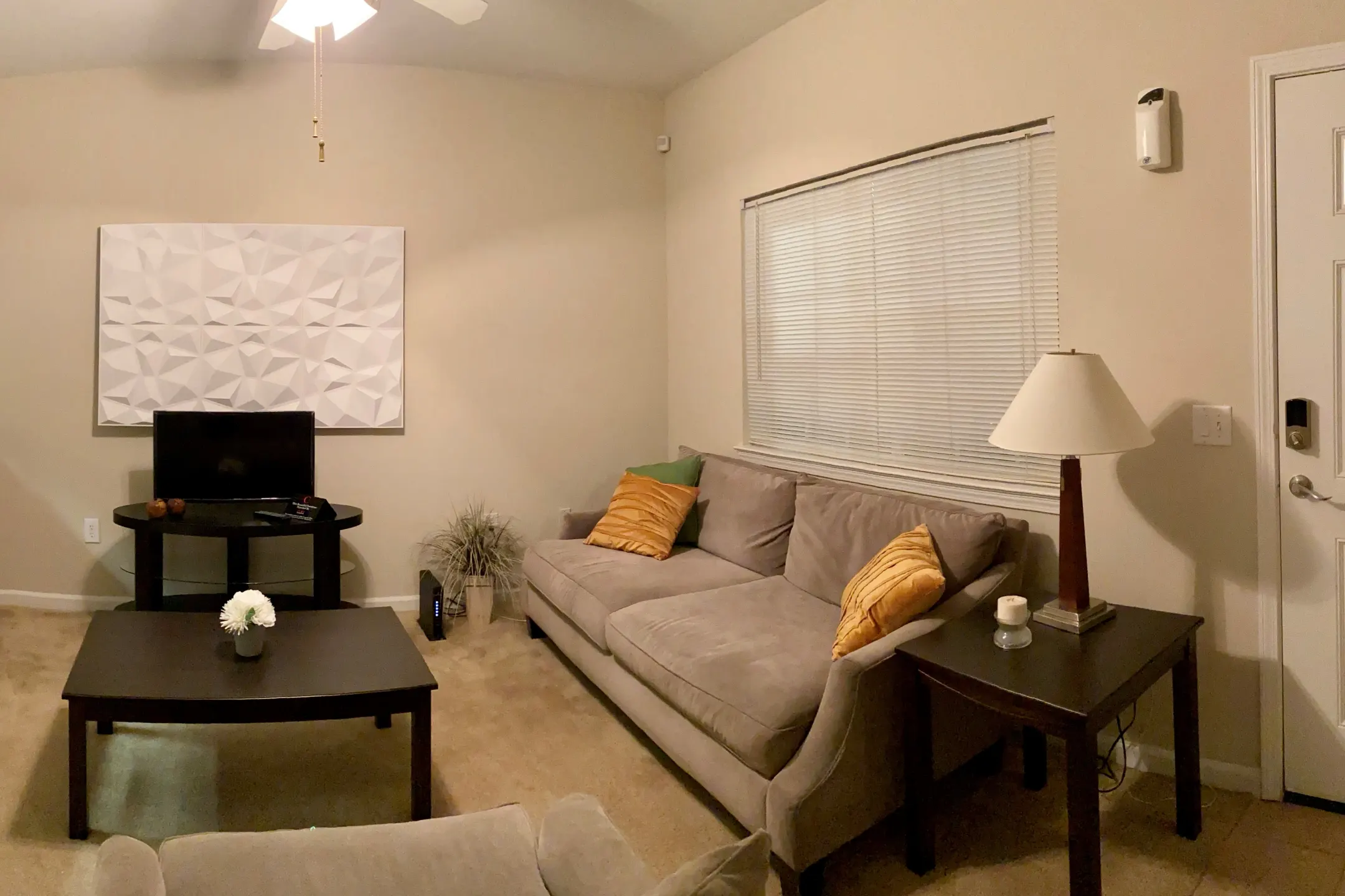 Living Room - Bridgeway Apartments and Townhomes - Lafayette, LA